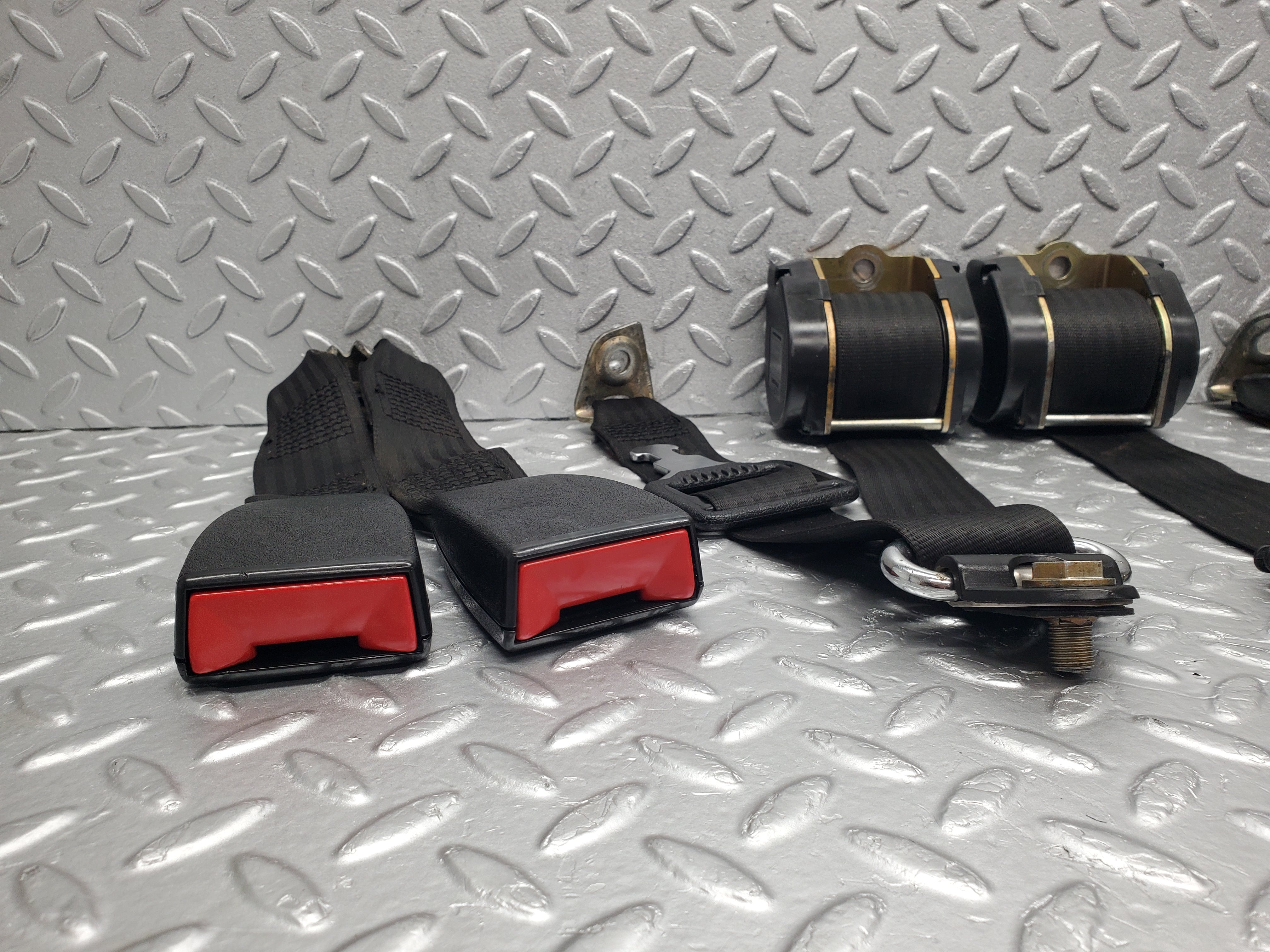 46388 Mercedes-Benz C123 280CE Coupe Rear Seat Belt Set With Buckles 1238604969 1238607885 1238607185