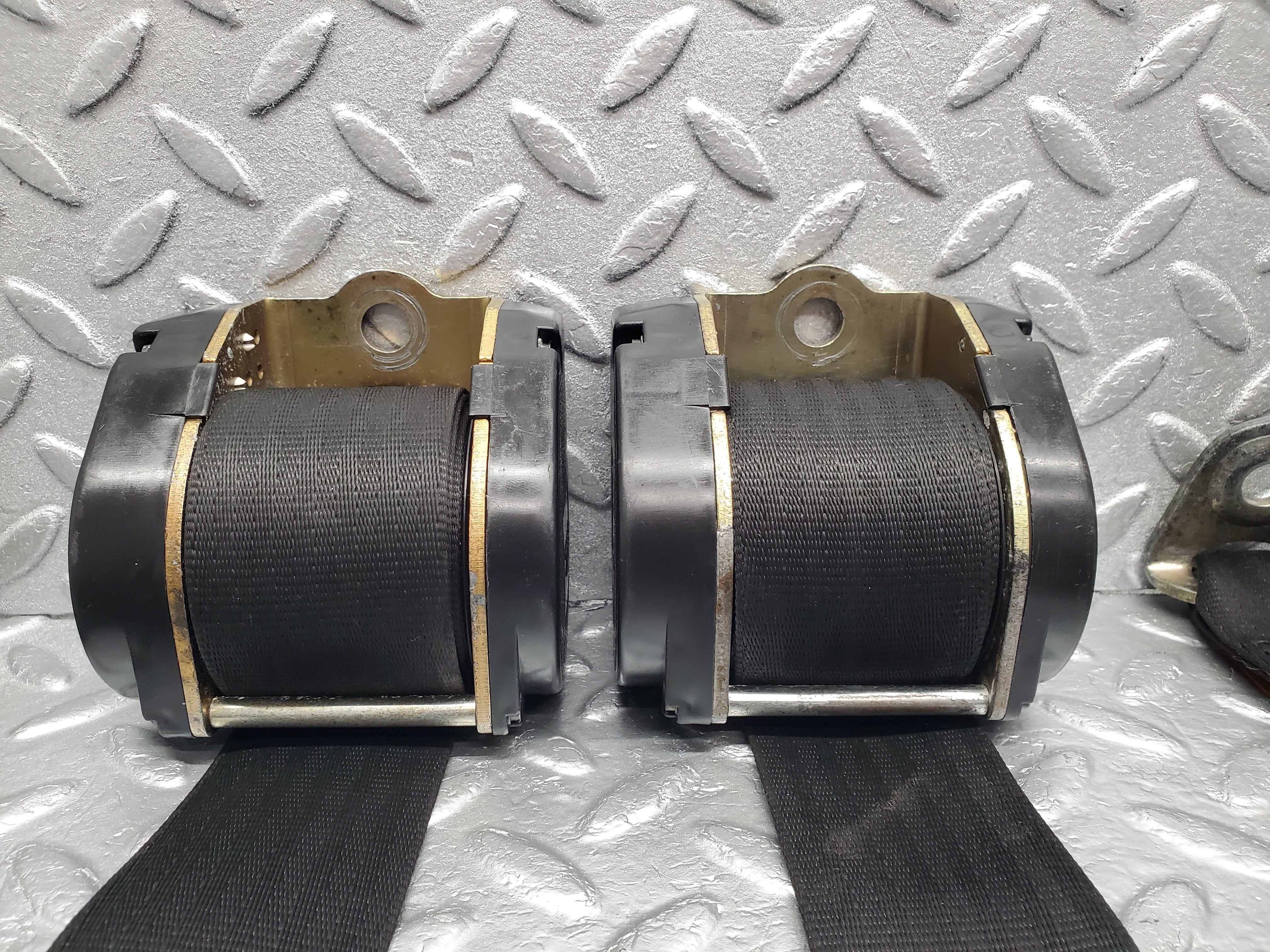 46388 Mercedes-Benz C123 280CE Coupe Rear Seat Belt Set With Buckles 1238604969 1238607885 1238607185