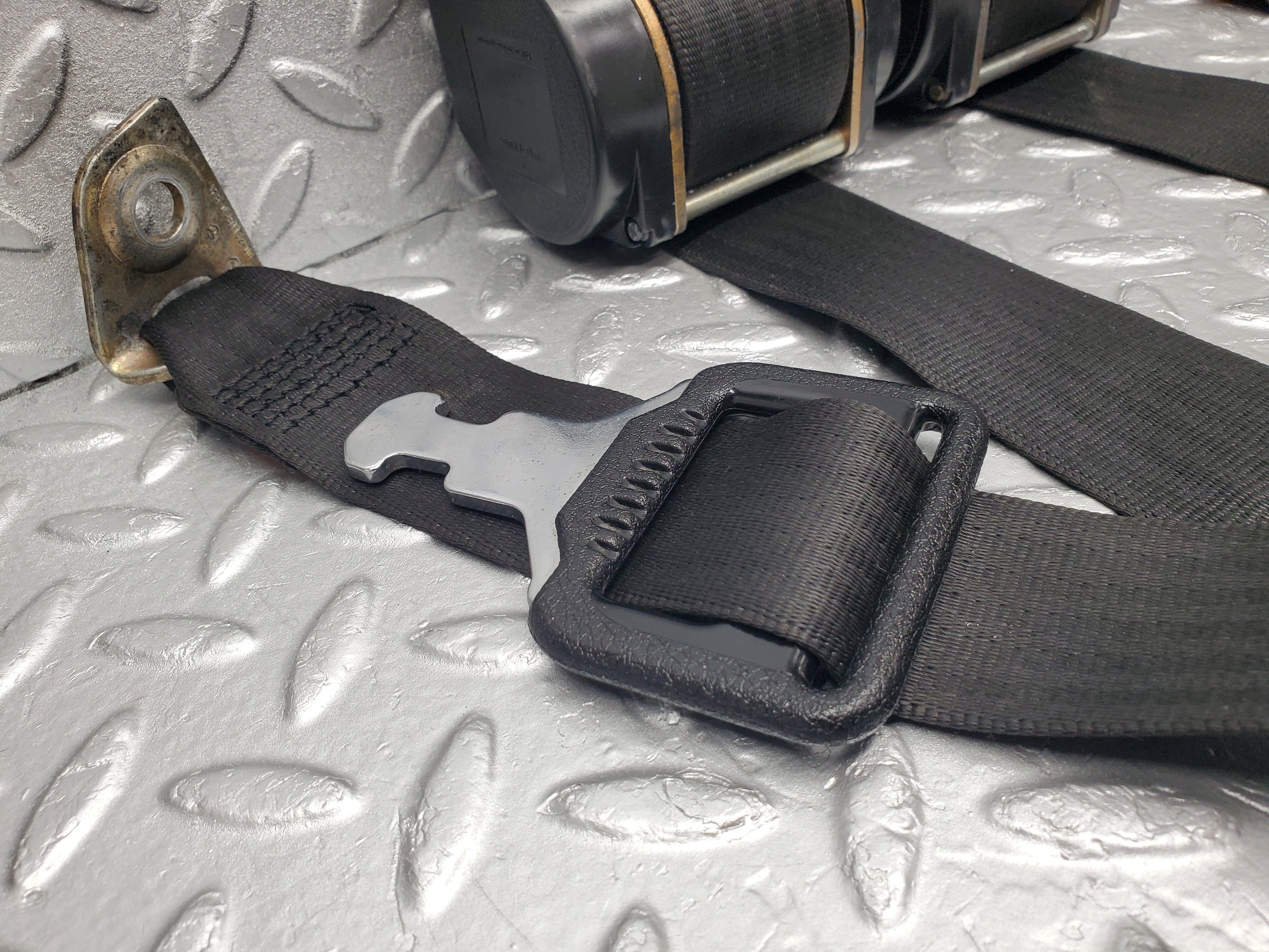 46388 Mercedes-Benz C123 280CE Coupe Rear Seat Belt Set With Buckles 1238604969 1238607885 1238607185