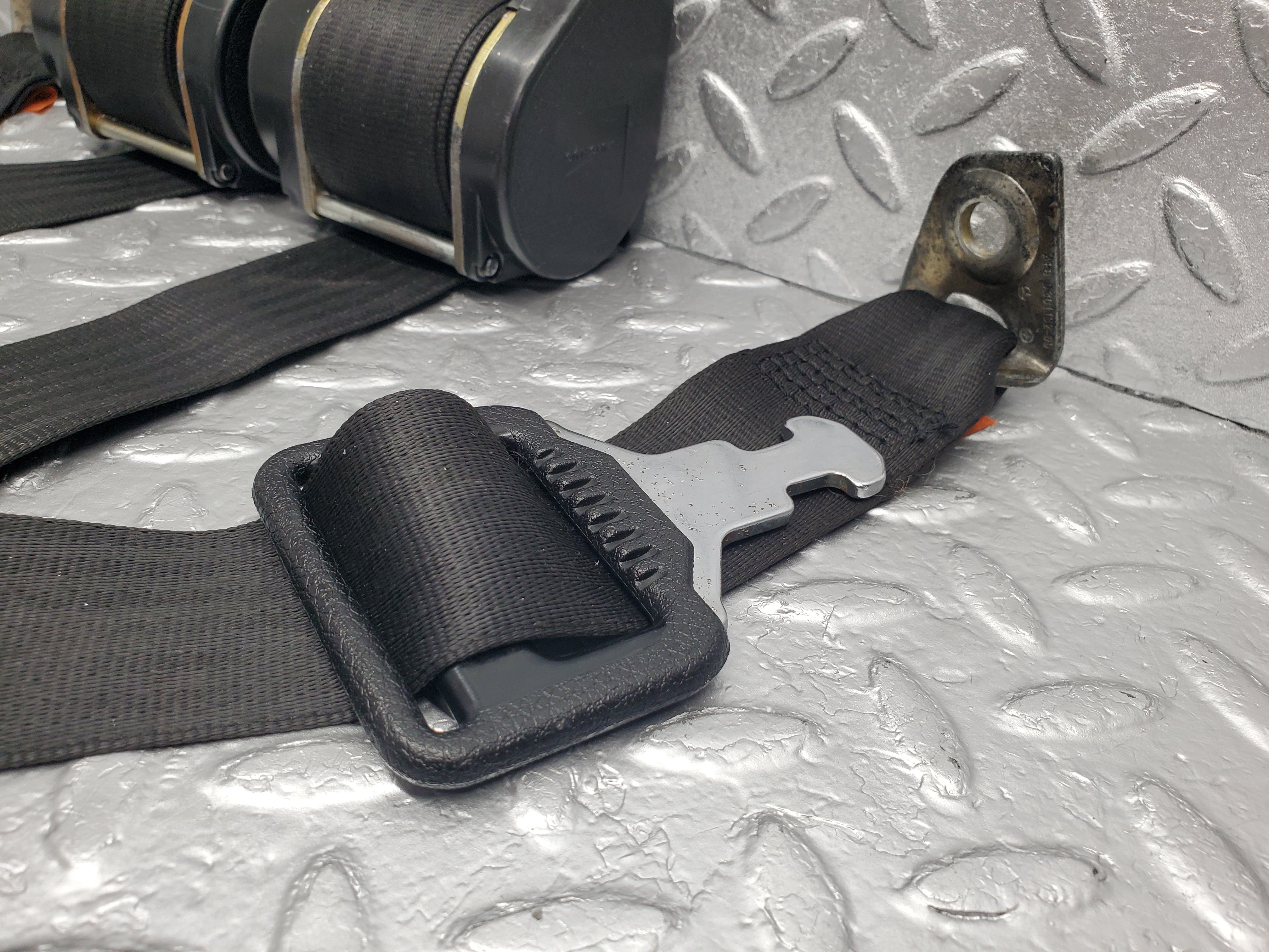 46388 Mercedes-Benz C123 280CE Coupe Rear Seat Belt Set With Buckles 1238604969 1238607885 1238607185