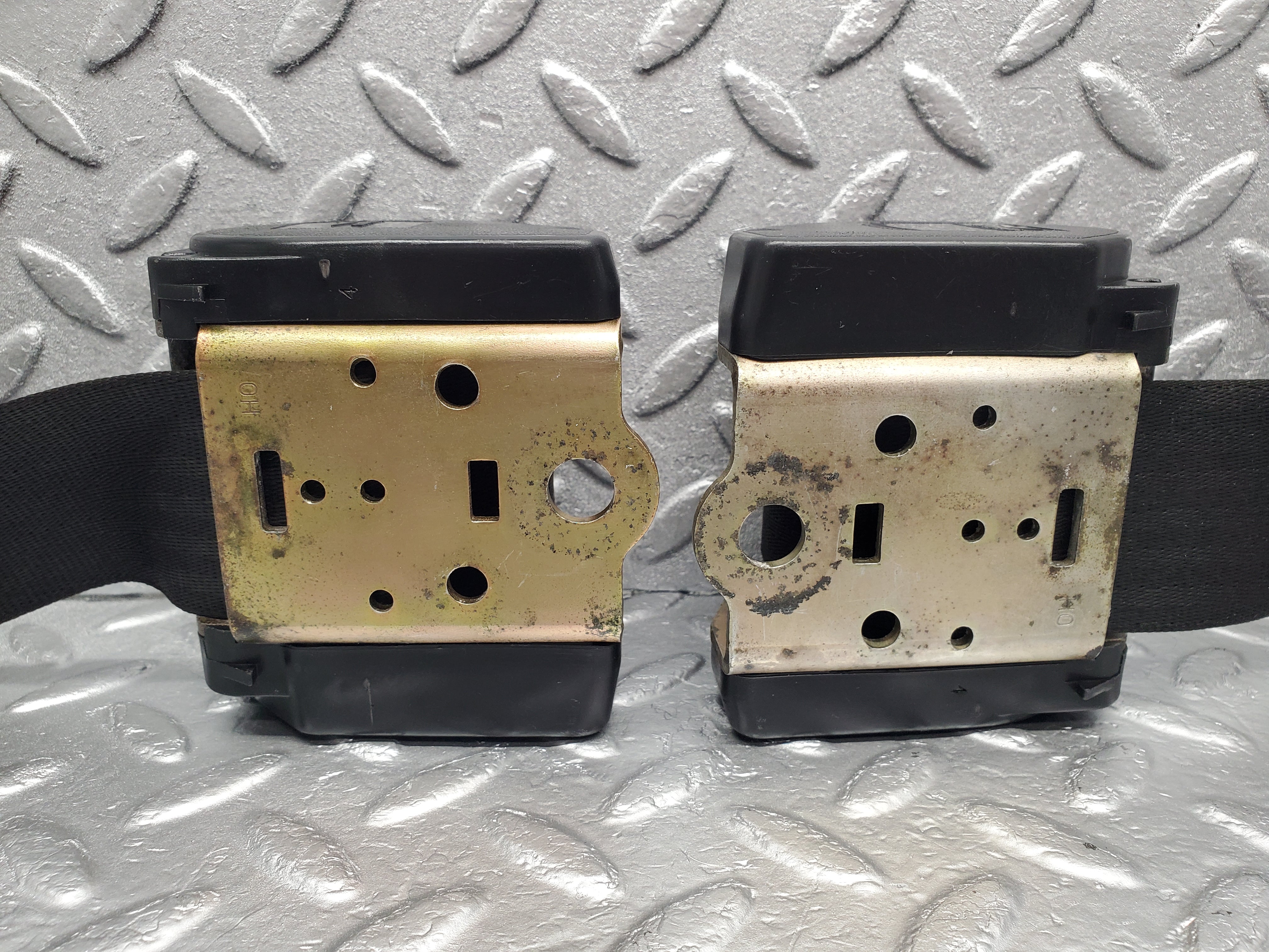 46388 Mercedes-Benz C123 280CE Coupe Rear Seat Belt Set With Buckles 1238604969 1238607885 1238607185