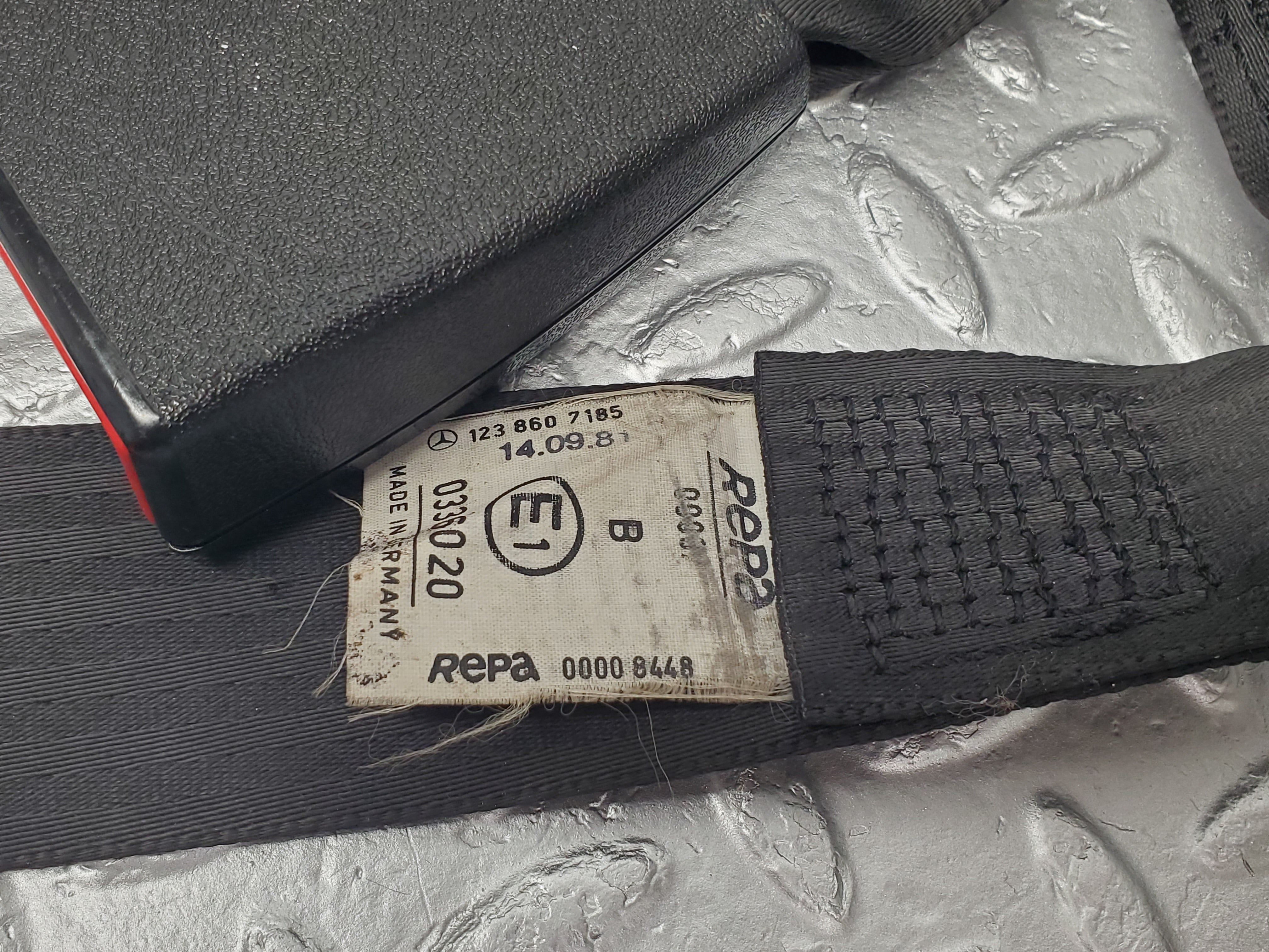 46388 Mercedes-Benz C123 280CE Coupe Rear Seat Belt Set With Buckles 1238604969 1238607885 1238607185