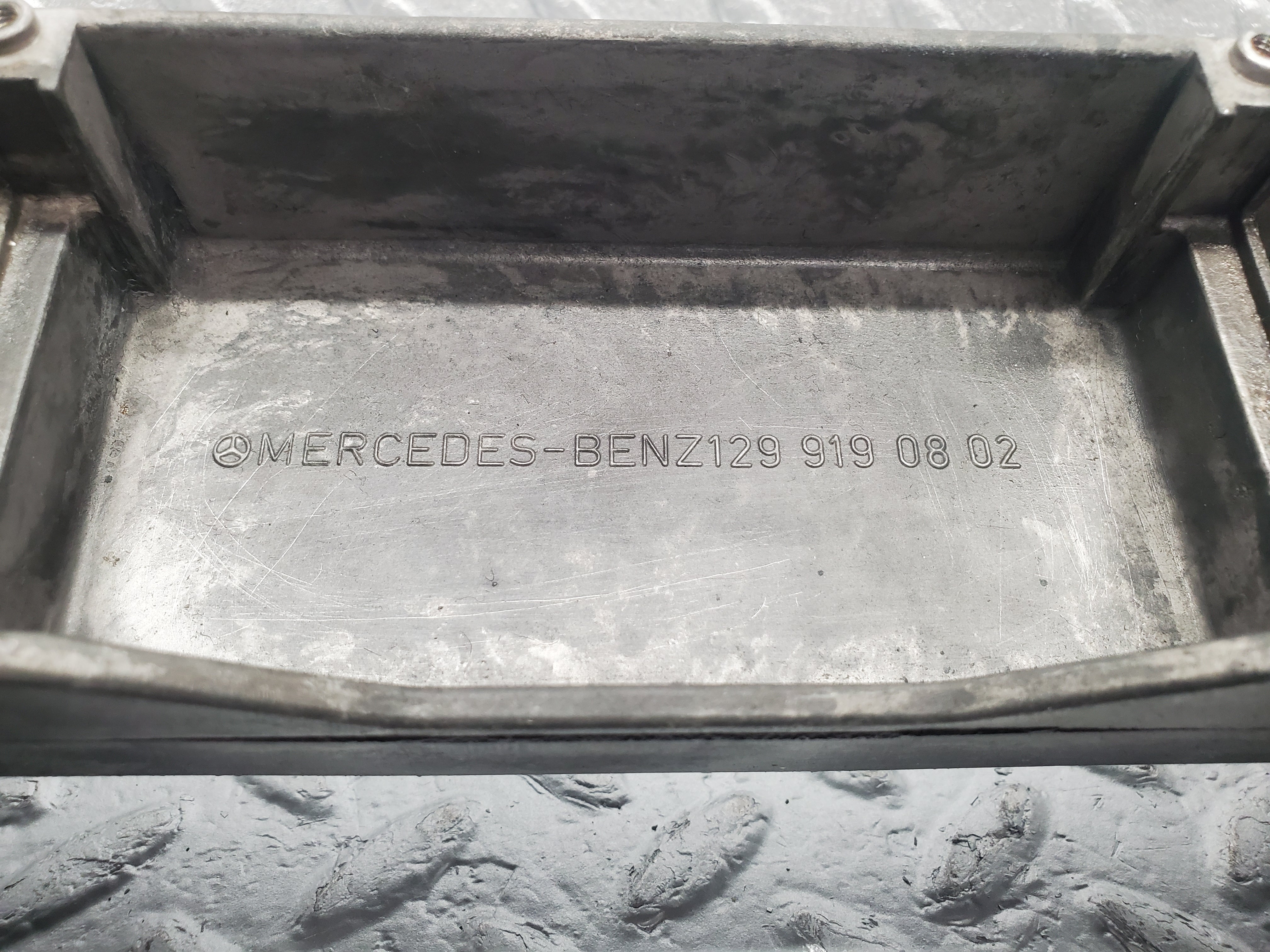 47307 Mercedes-Benz R129 320SL Coupe Front Right Seat Base 1299190802 1299190306 1299190106