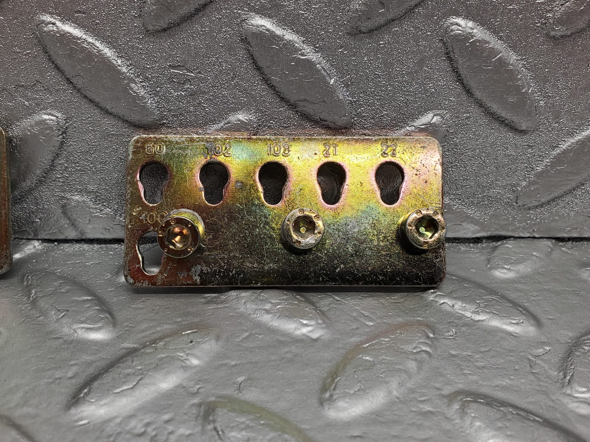 48157 Mercedes-Benz R230 350SL Coupe Hydraulic Pump Pipe Holder