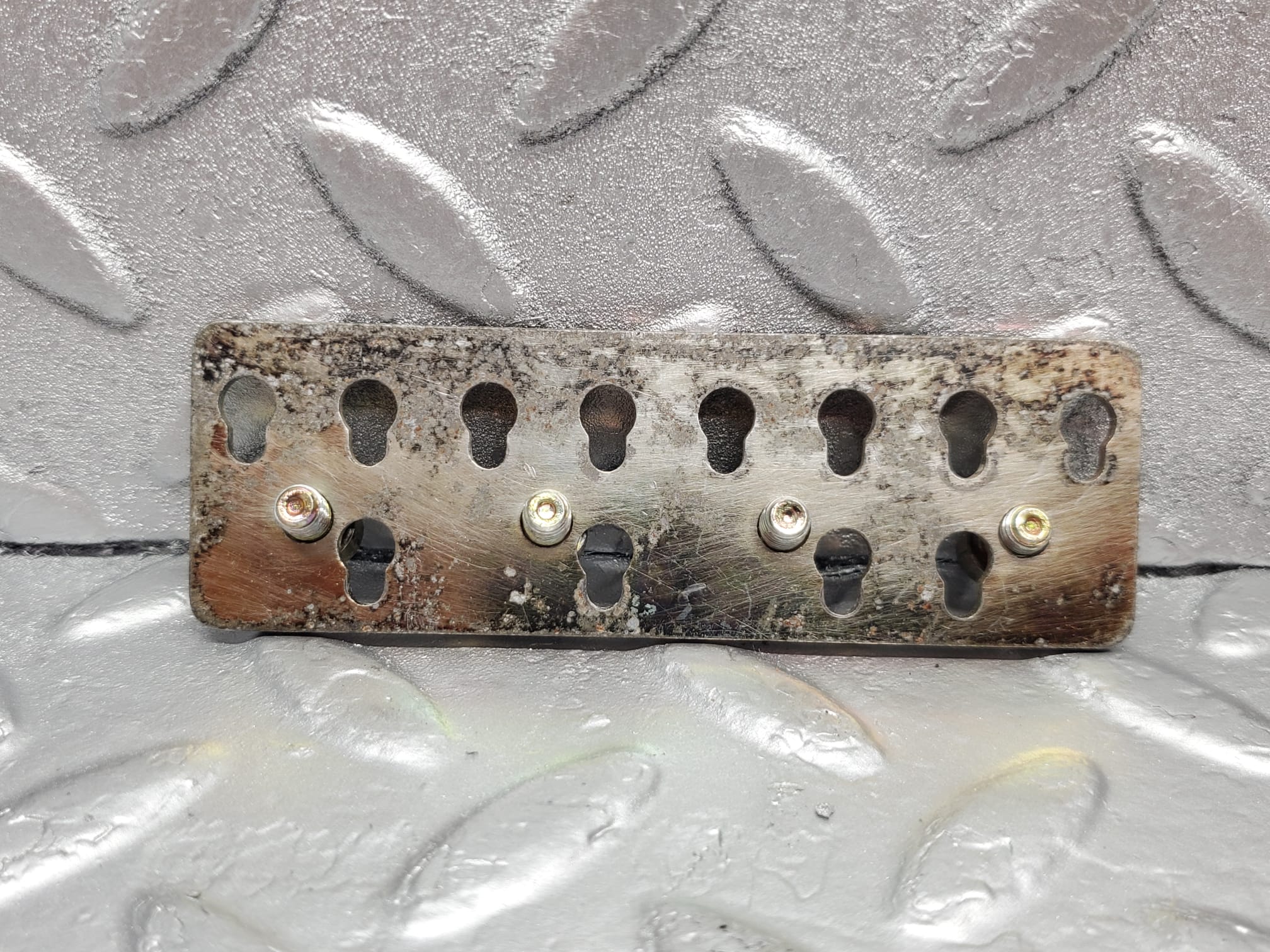 48157 Mercedes-Benz R230 350SL Coupe Hydraulic Pump Pipe Holder