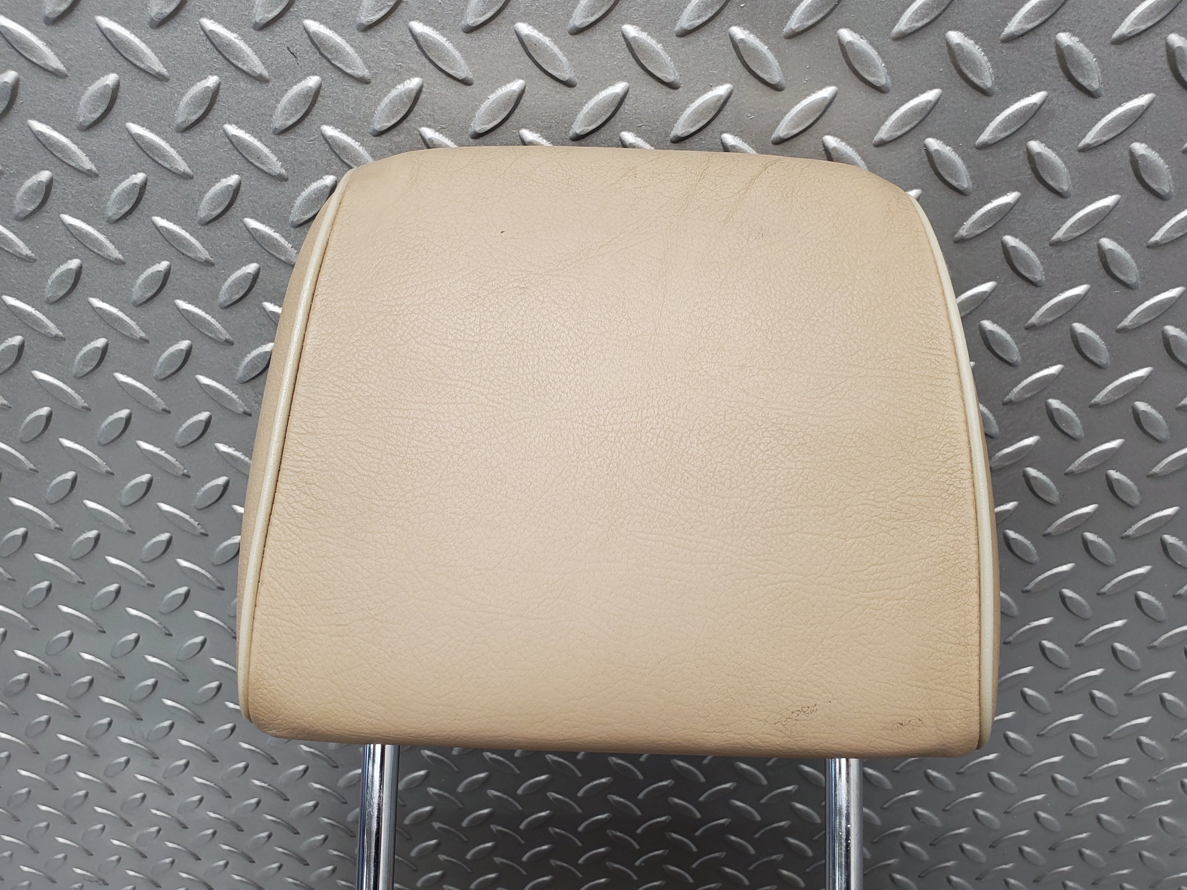 49429 Mercedes-Benz A124 320E Cabriolet Front Left Seat Leather Beige