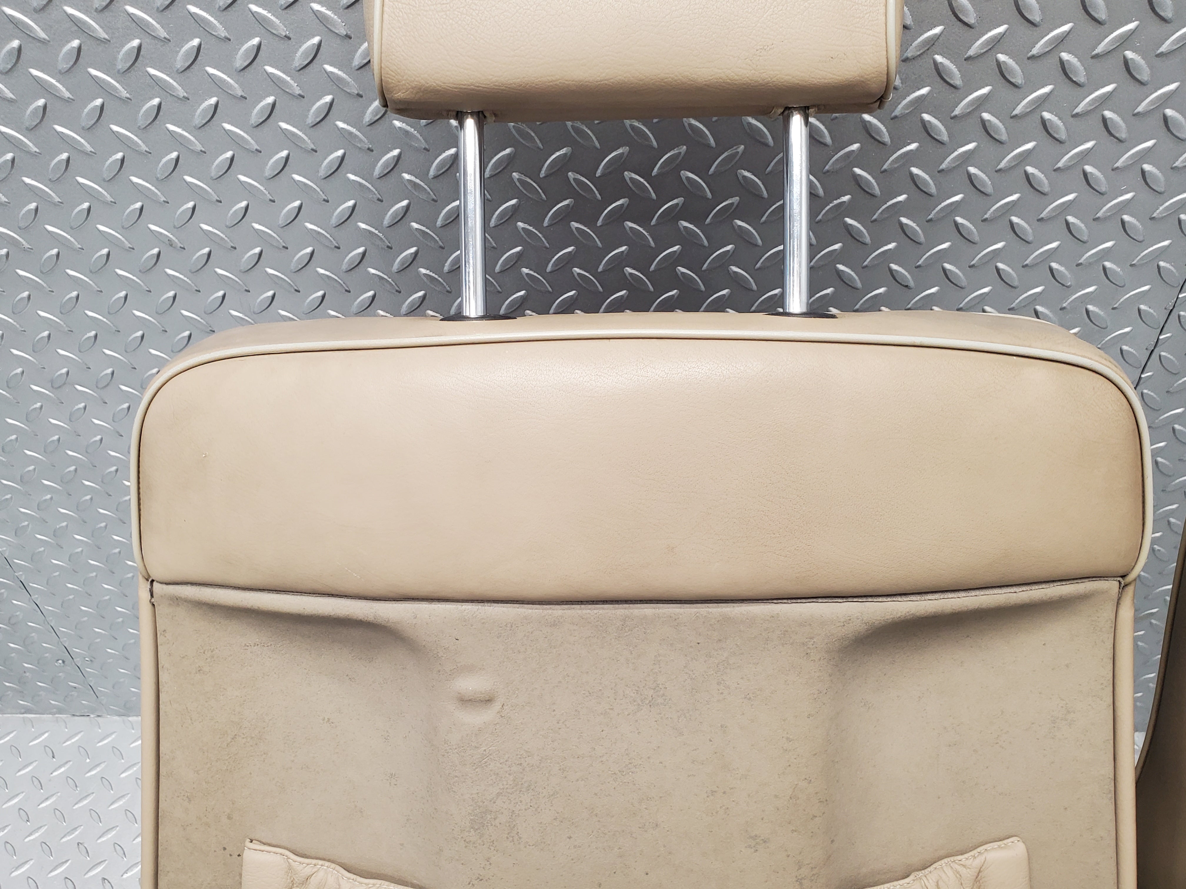 49429 Mercedes-Benz A124 320E Cabriolet Front Left Seat Leather Beige