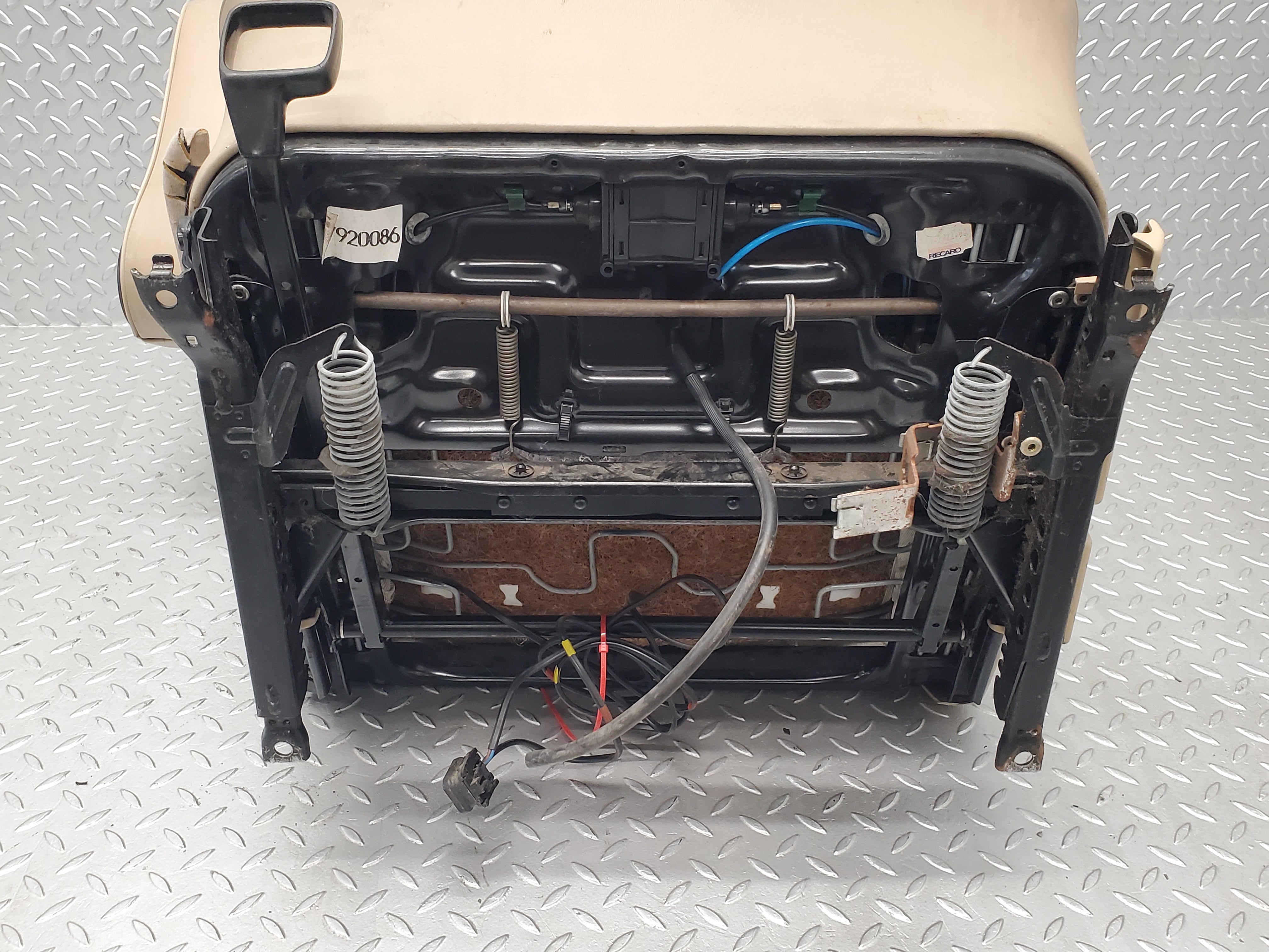 49429 Mercedes-Benz A124 320E Cabriolet Front Left Seat Leather Beige