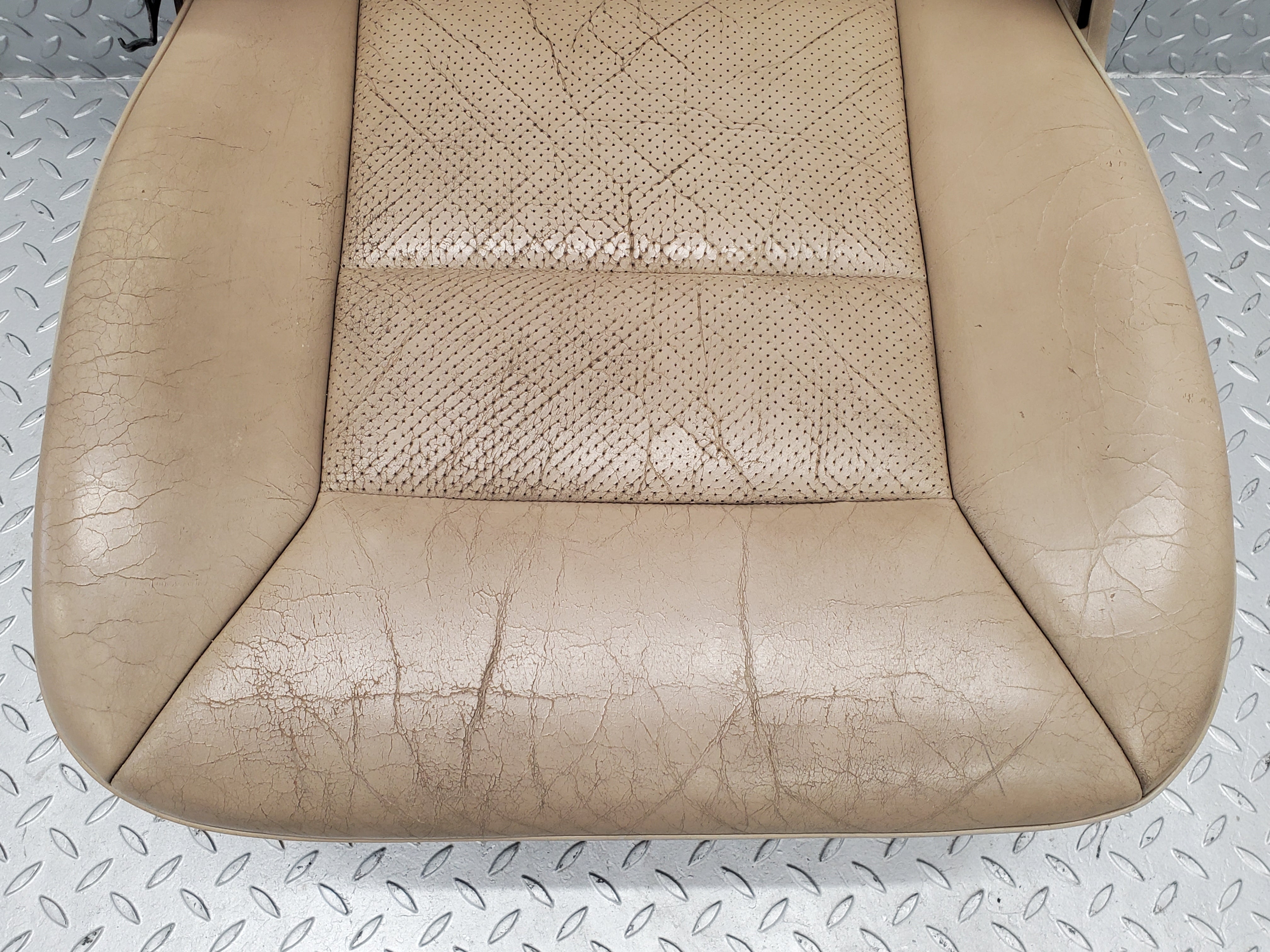 49429 Mercedes-Benz A124 320E Cabriolet Front Left Seat Leather Beige