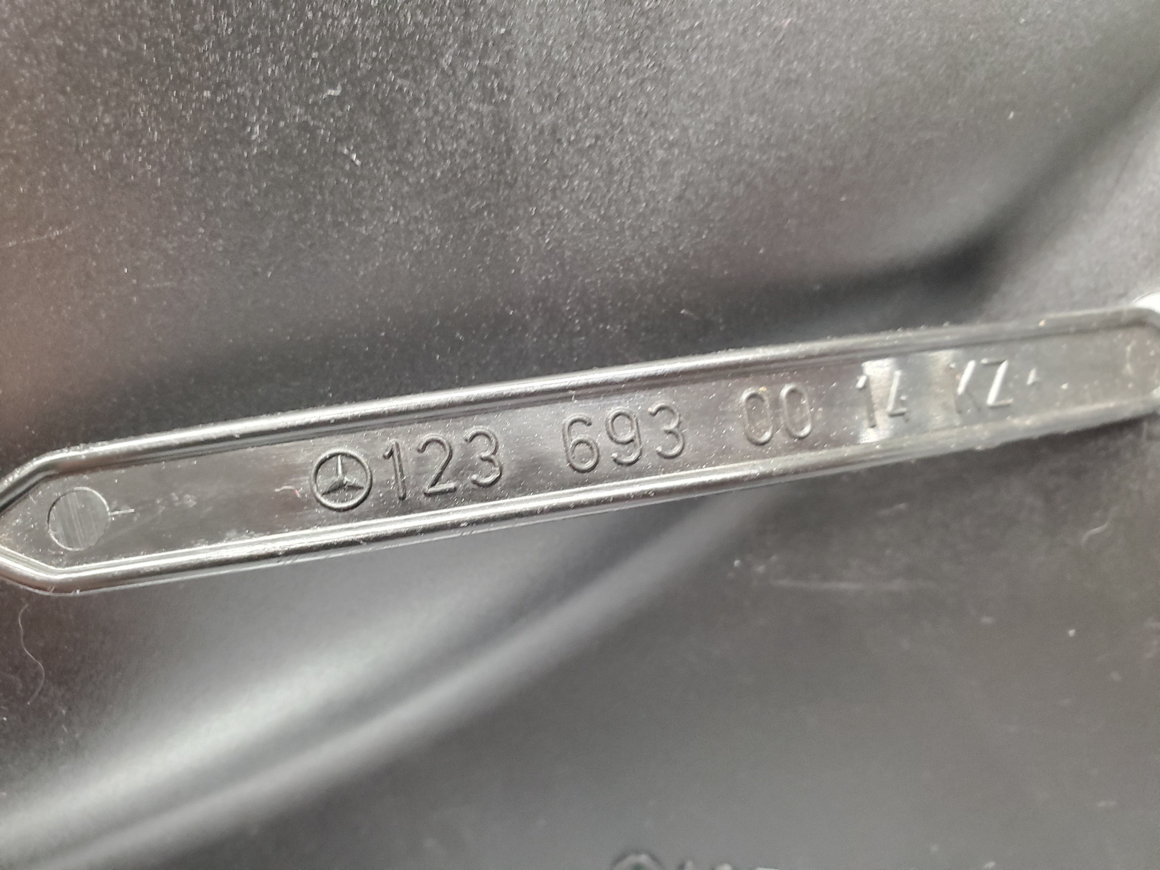 49873 Mercedes-Benz R107 380SL Spare Wheel Cover 1076930033 1236930014