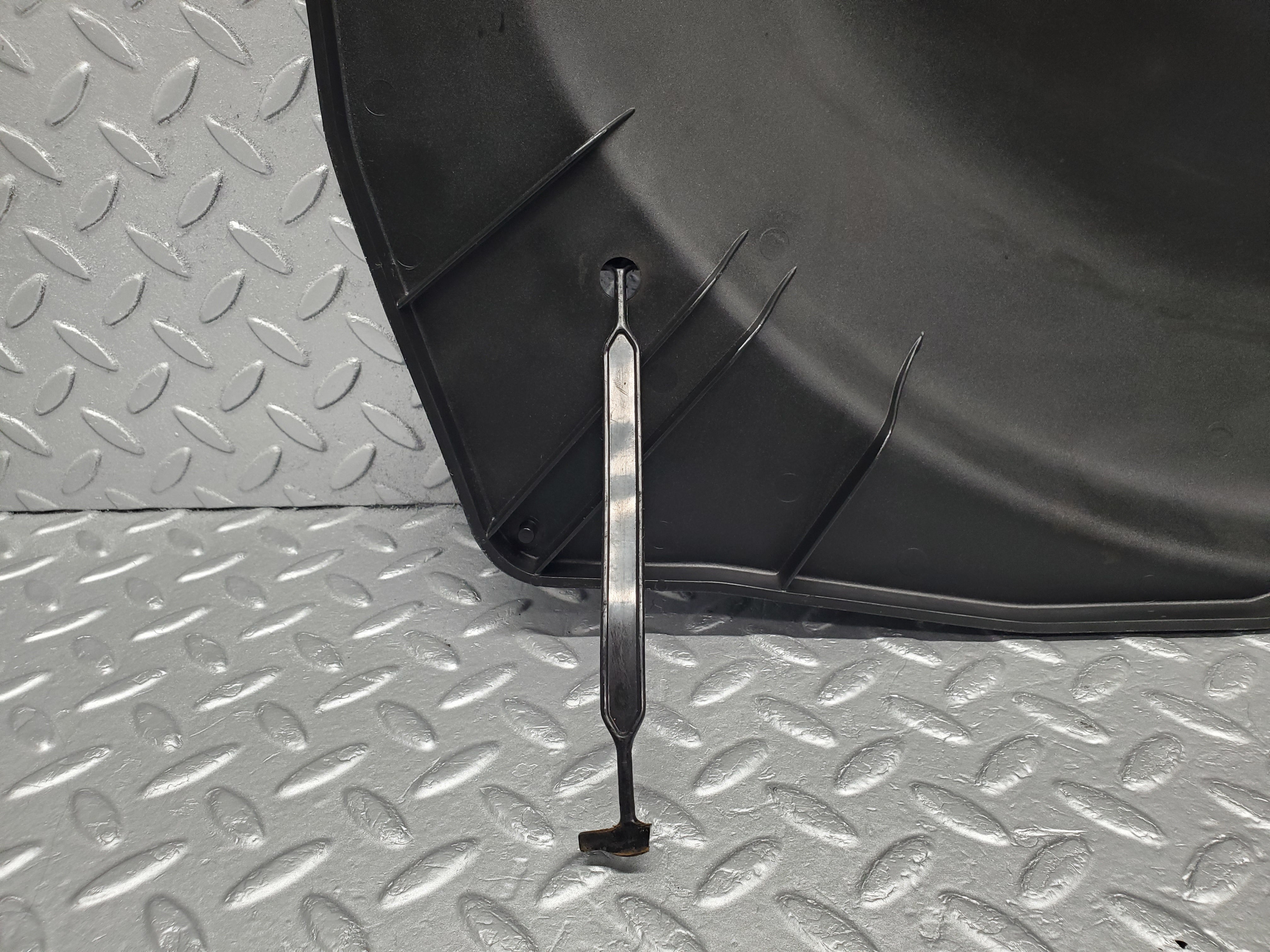 49873 Mercedes-Benz R107 380SL Spare Wheel Cover 1076930033 1236930014