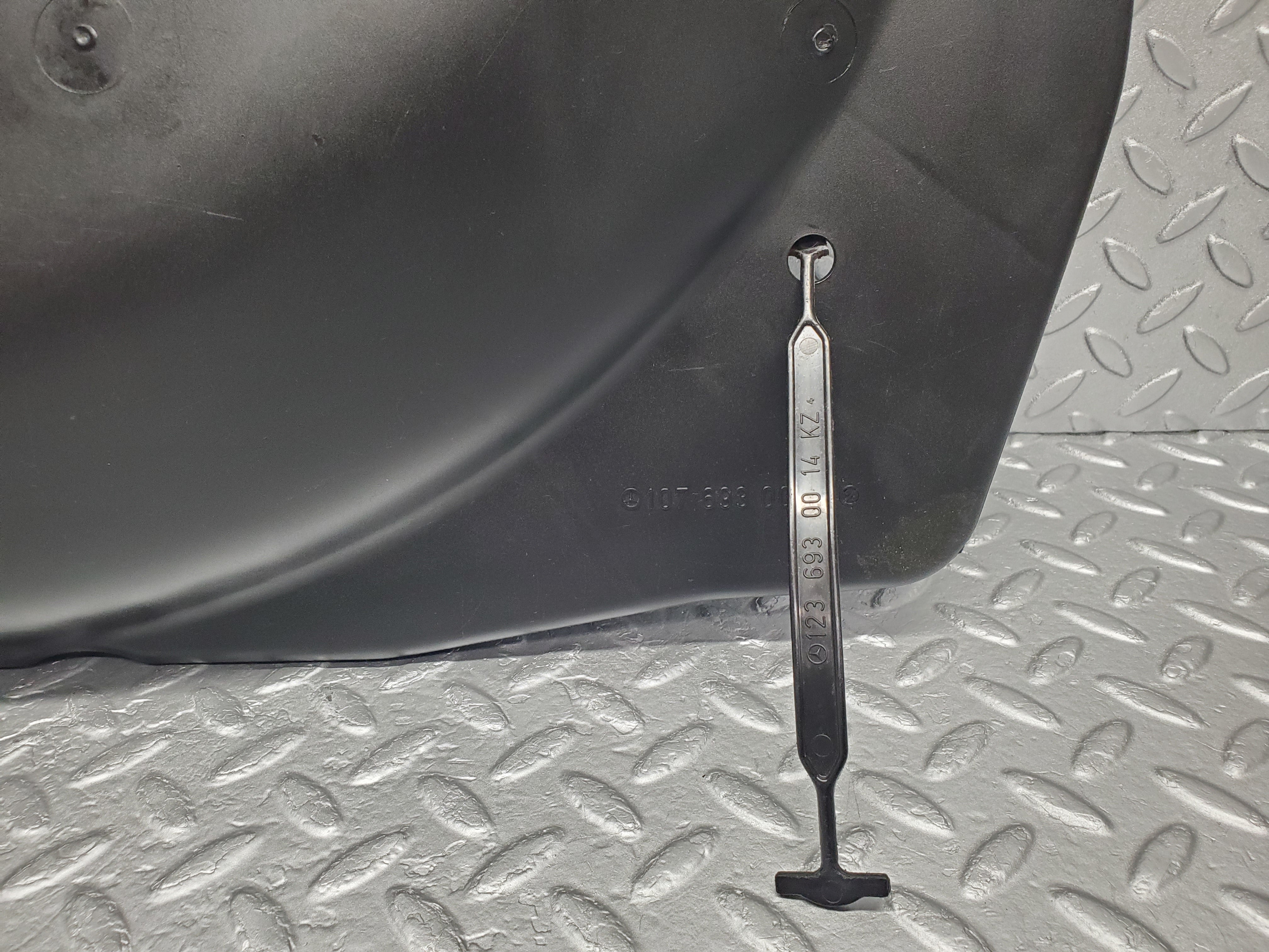 49873 Mercedes-Benz R107 380SL Spare Wheel Cover 1076930033 1236930014