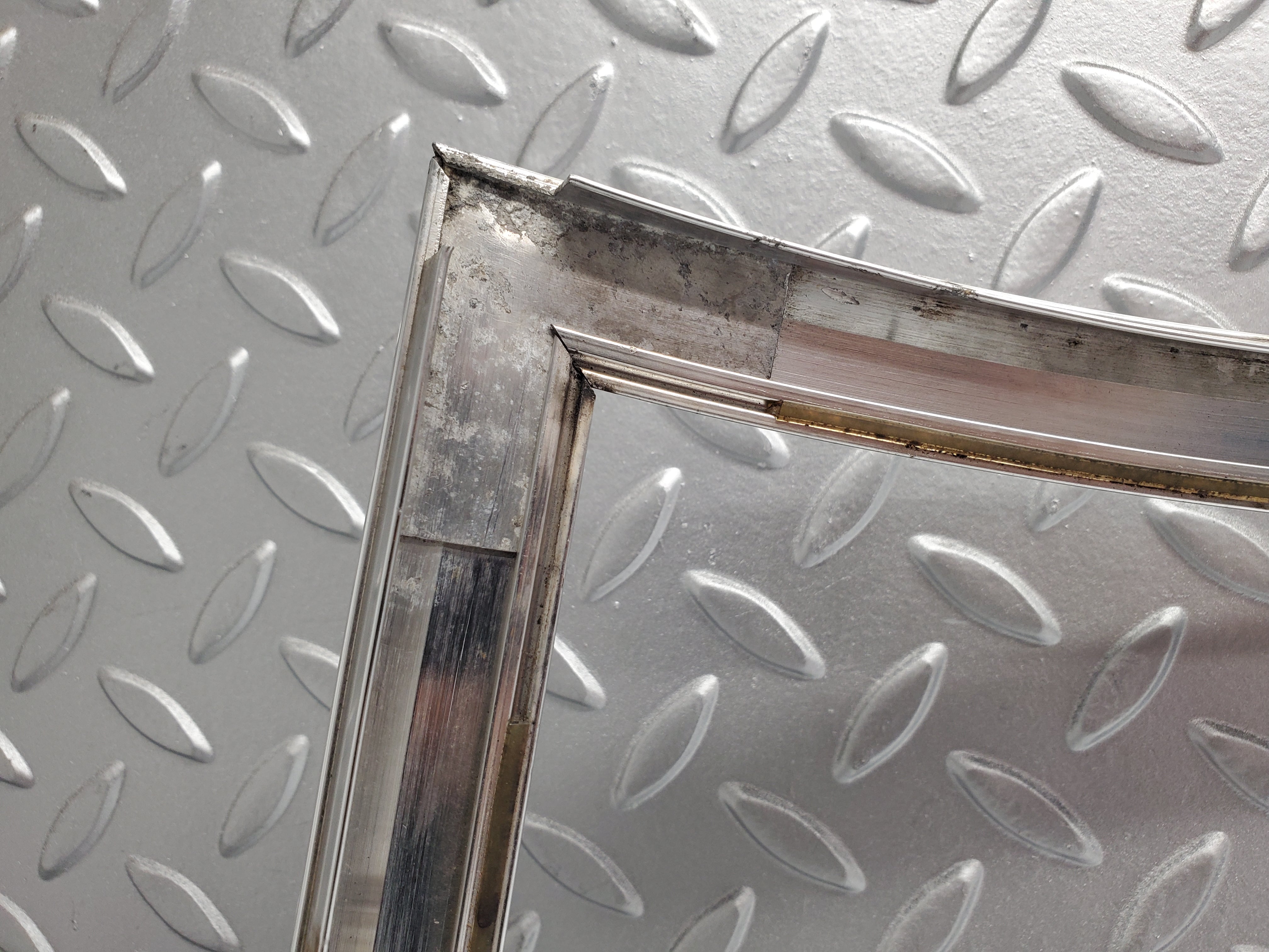 49913 Mercedes-Benz R107 380SL Front Windscreen Chrome Frame