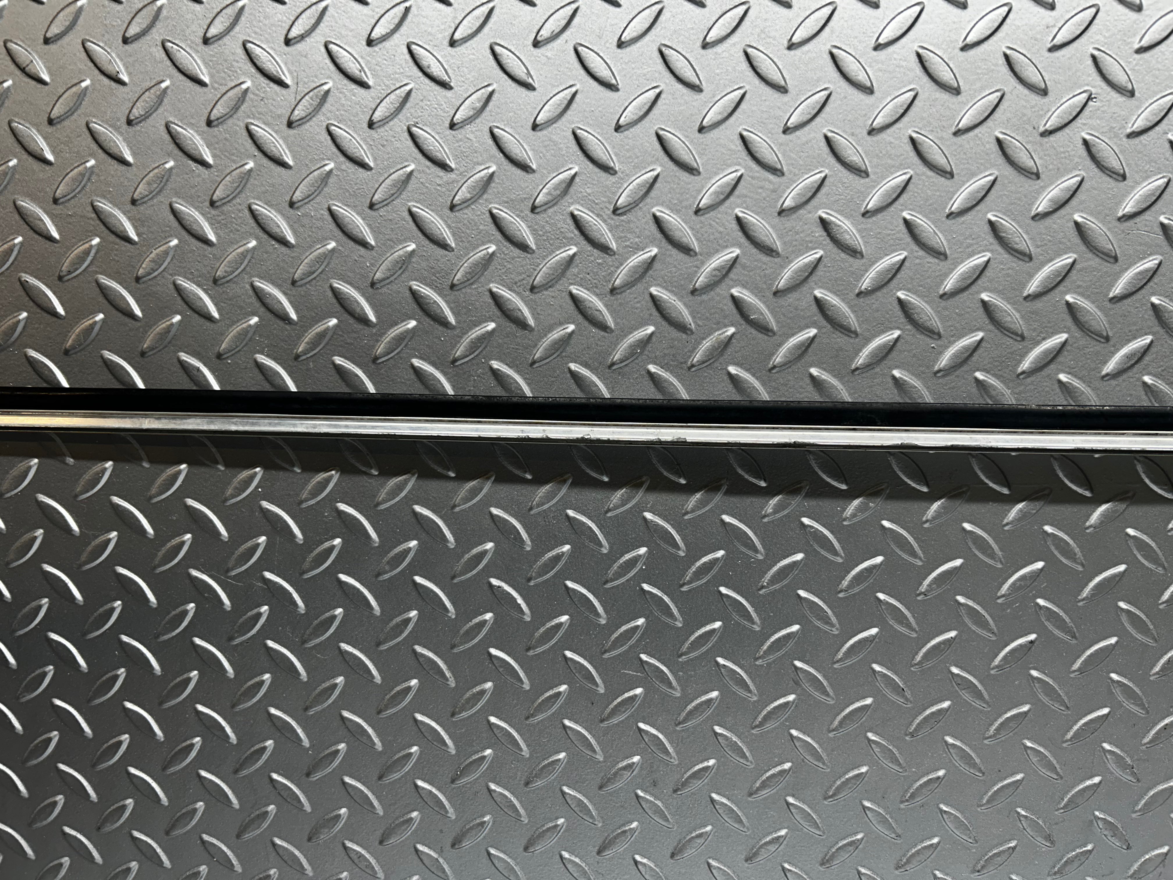 7810 Mercedes-Benz S123 230TE Wagon Roof Chrome Trim Left Side