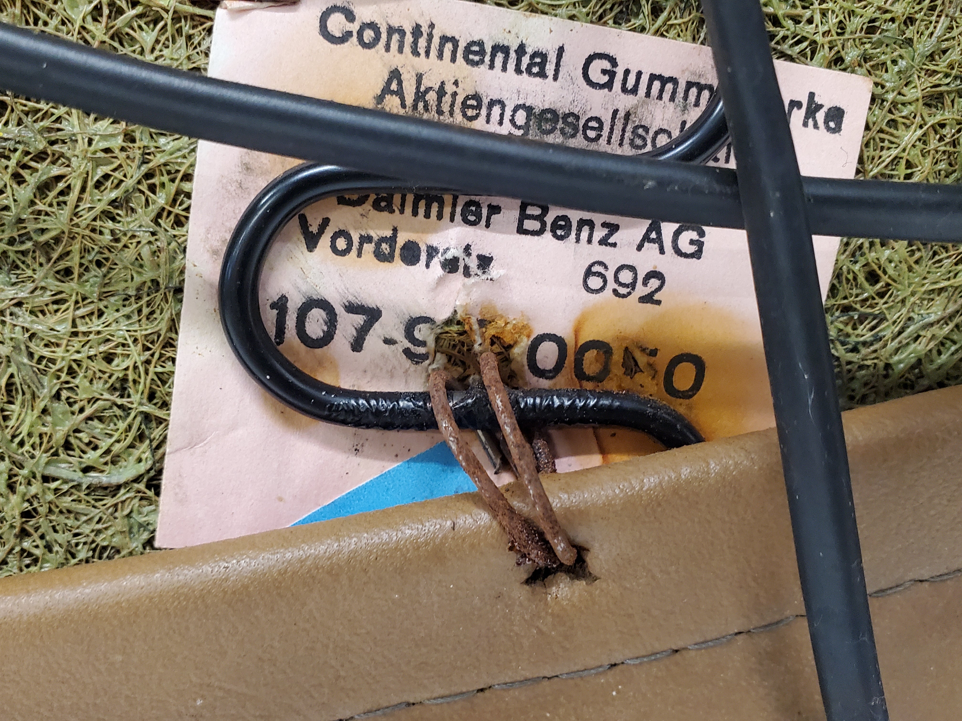 50053 Mercedes-Benz R107 380SL Front Right Driver Heated Seat Palomino 1079100050