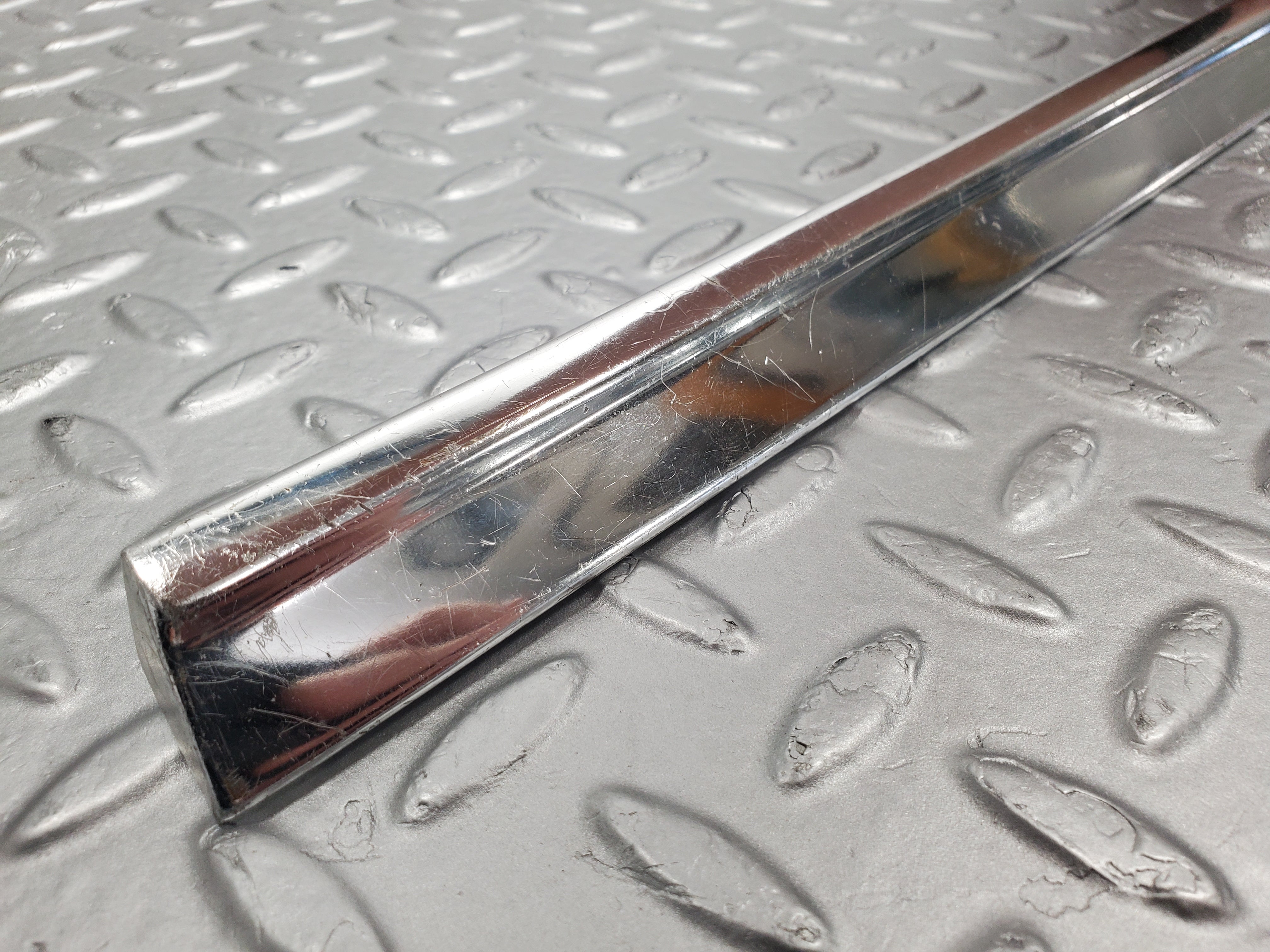 50175 Mercedes-Benz R107 SL Right Door Chrome Trim