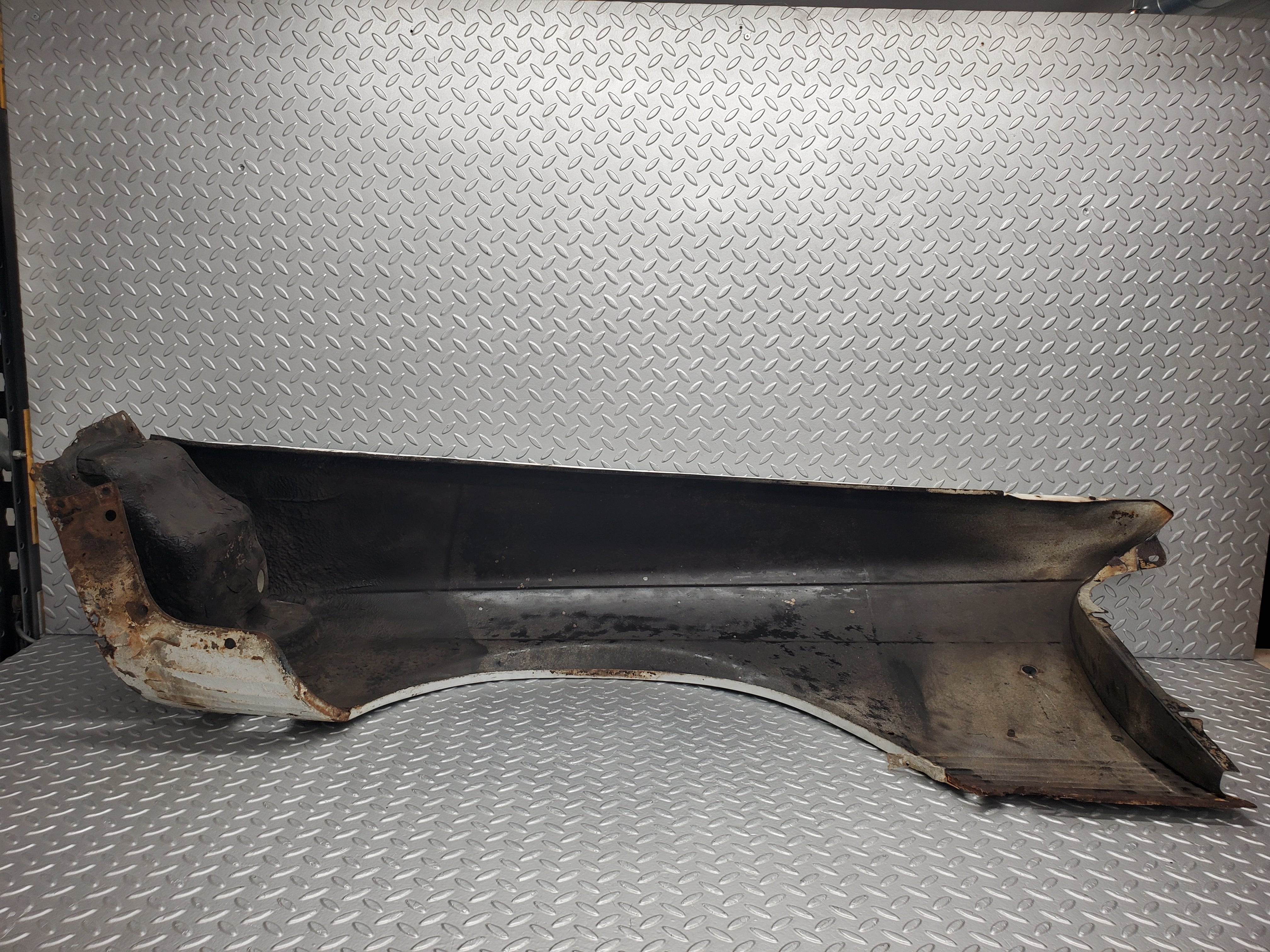 50184 Mercedes-Benz R107 SL Front Right Wing Fender