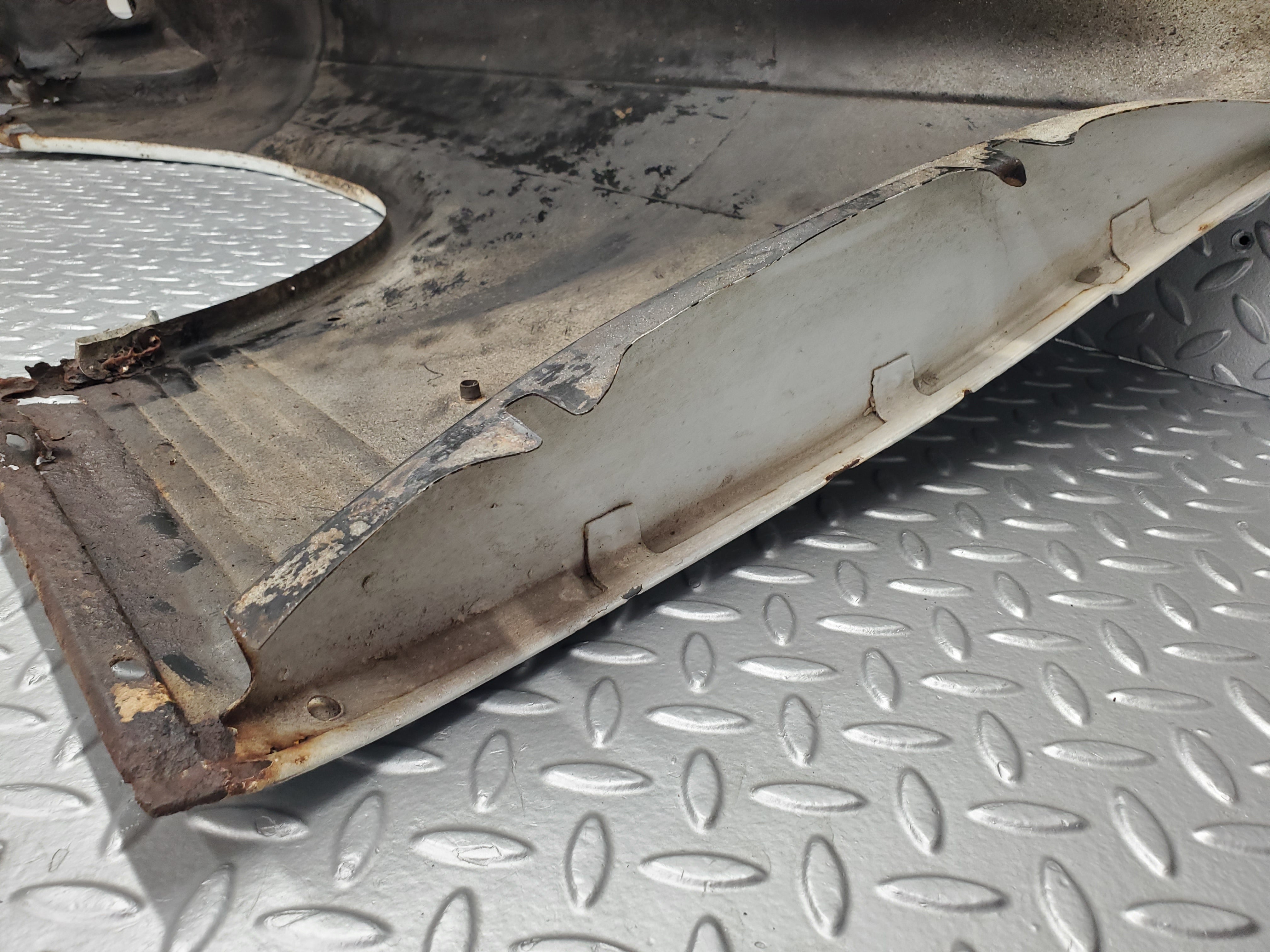 50184 Mercedes-Benz R107 SL Front Right Wing Fender