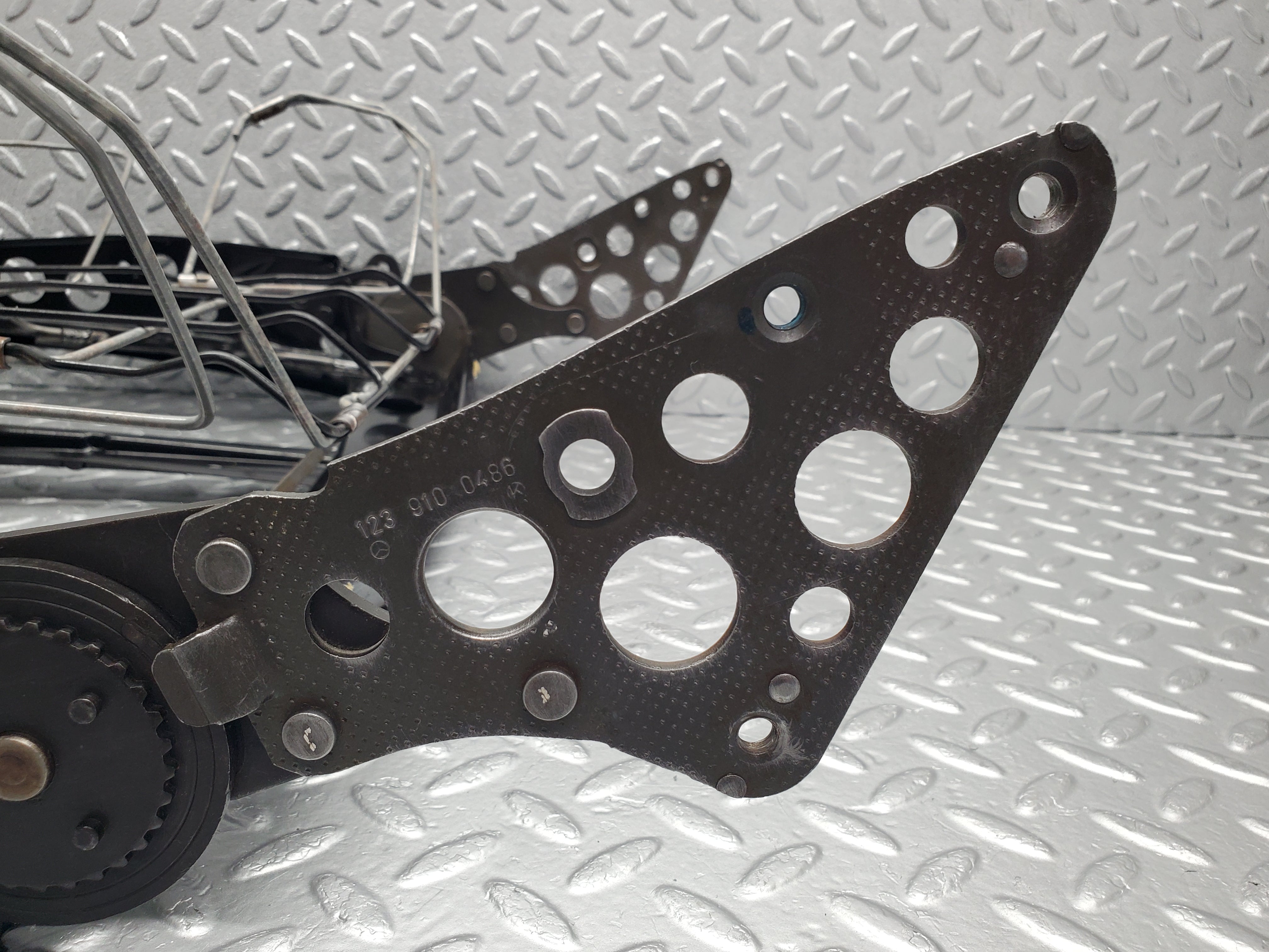 50206 Mercedes-Benz W123 Front Right Seat Backrest 1239101385 1239100486