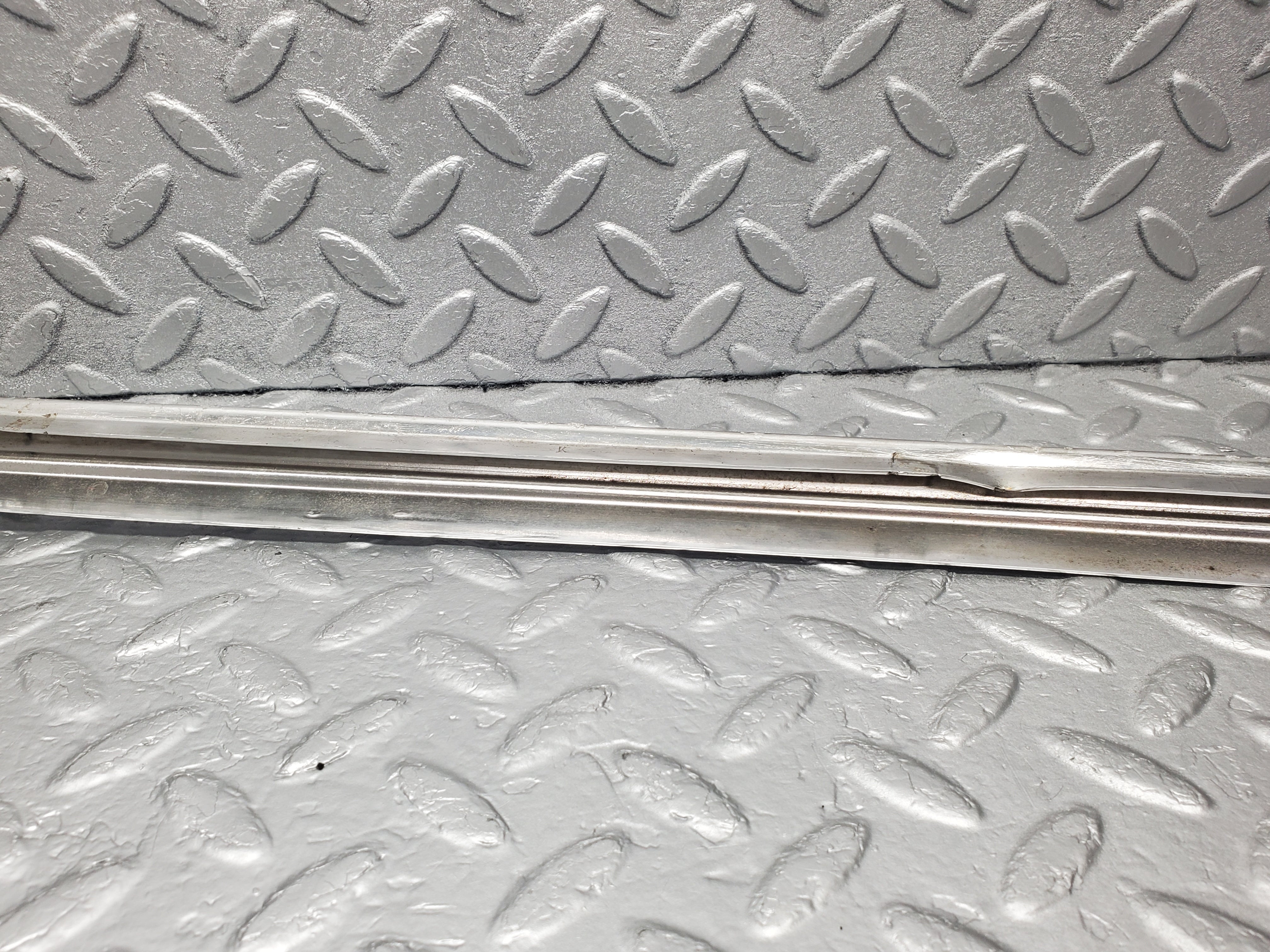 50752 Mercedes-Benz W108 280SE 3.5 Rear Windscreen Chrome Frame