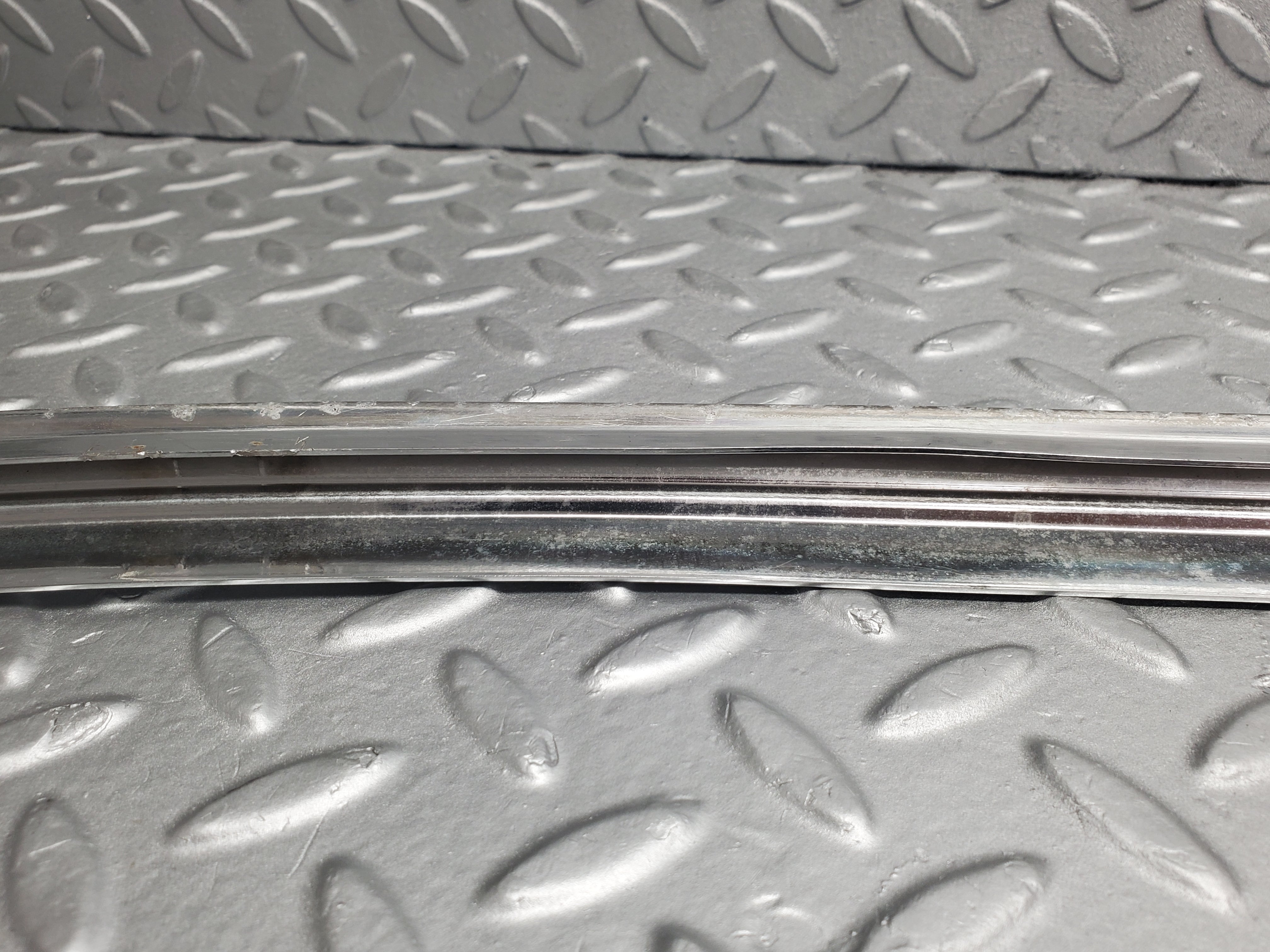 50752 Mercedes-Benz W108 280SE 3.5 Rear Windscreen Chrome Frame