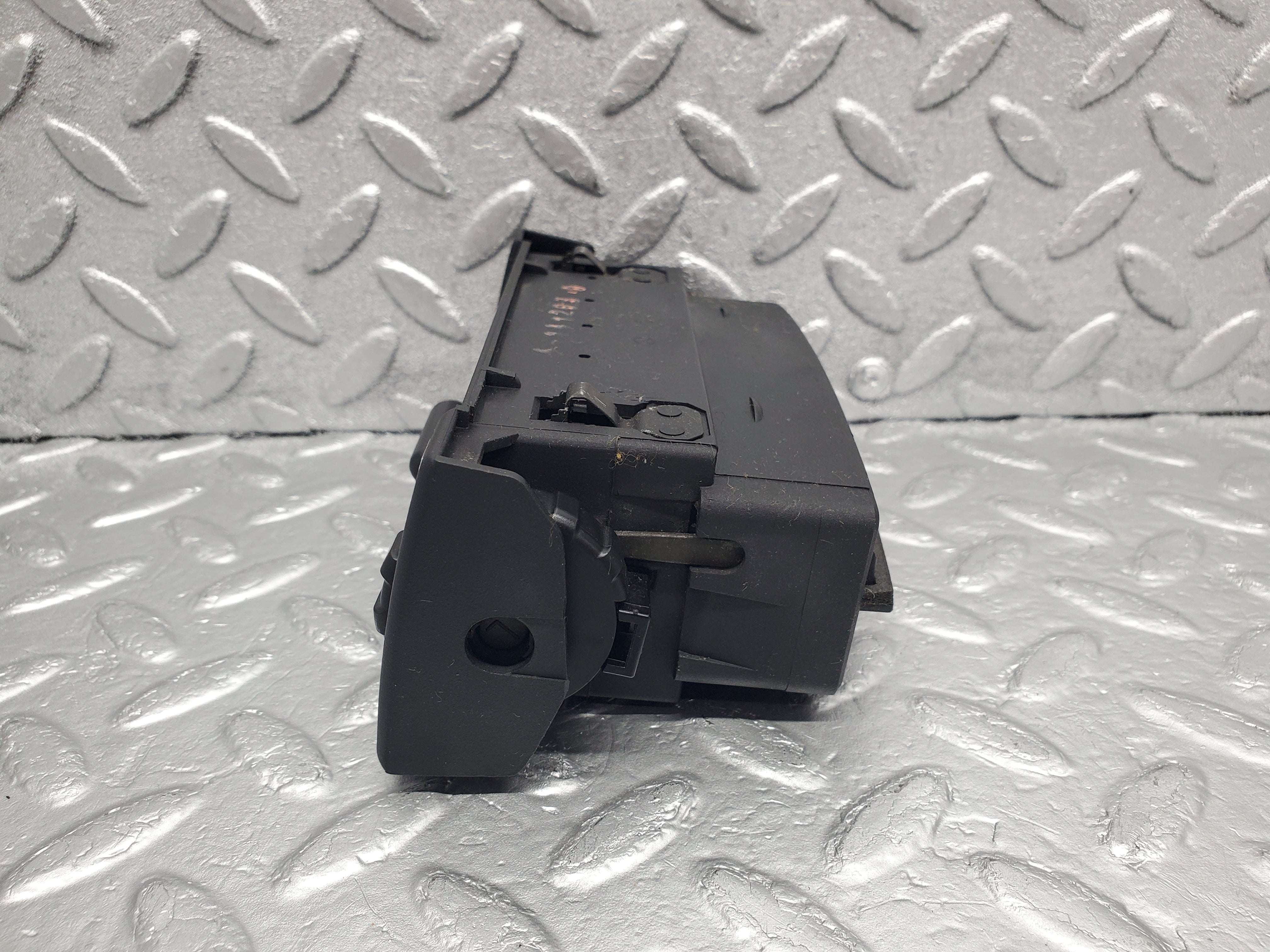 51067 Mercedes-Benz W124 Dashboard Air Vent Left Side