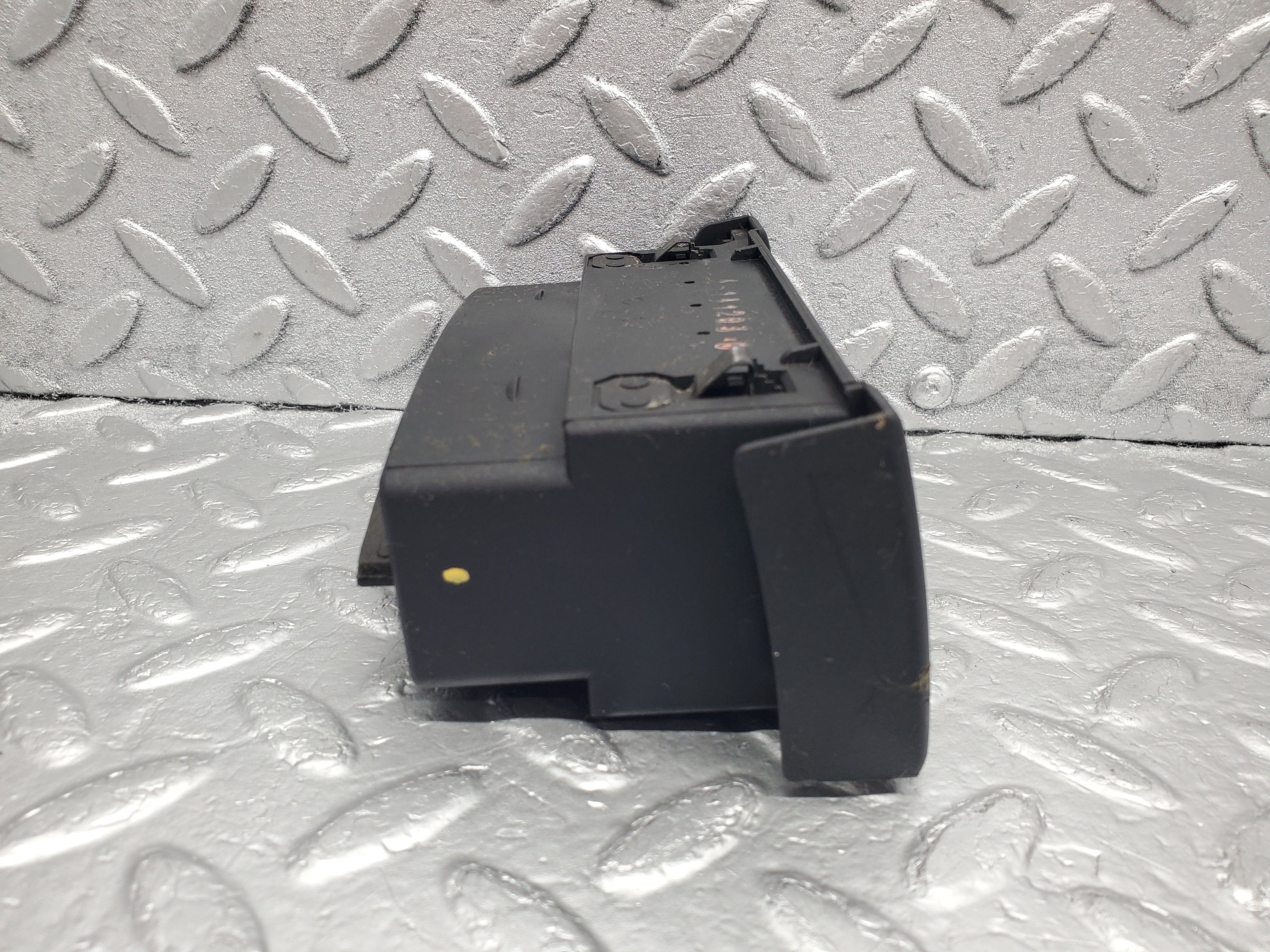 51067 Mercedes-Benz W124 Dashboard Air Vent Left Side