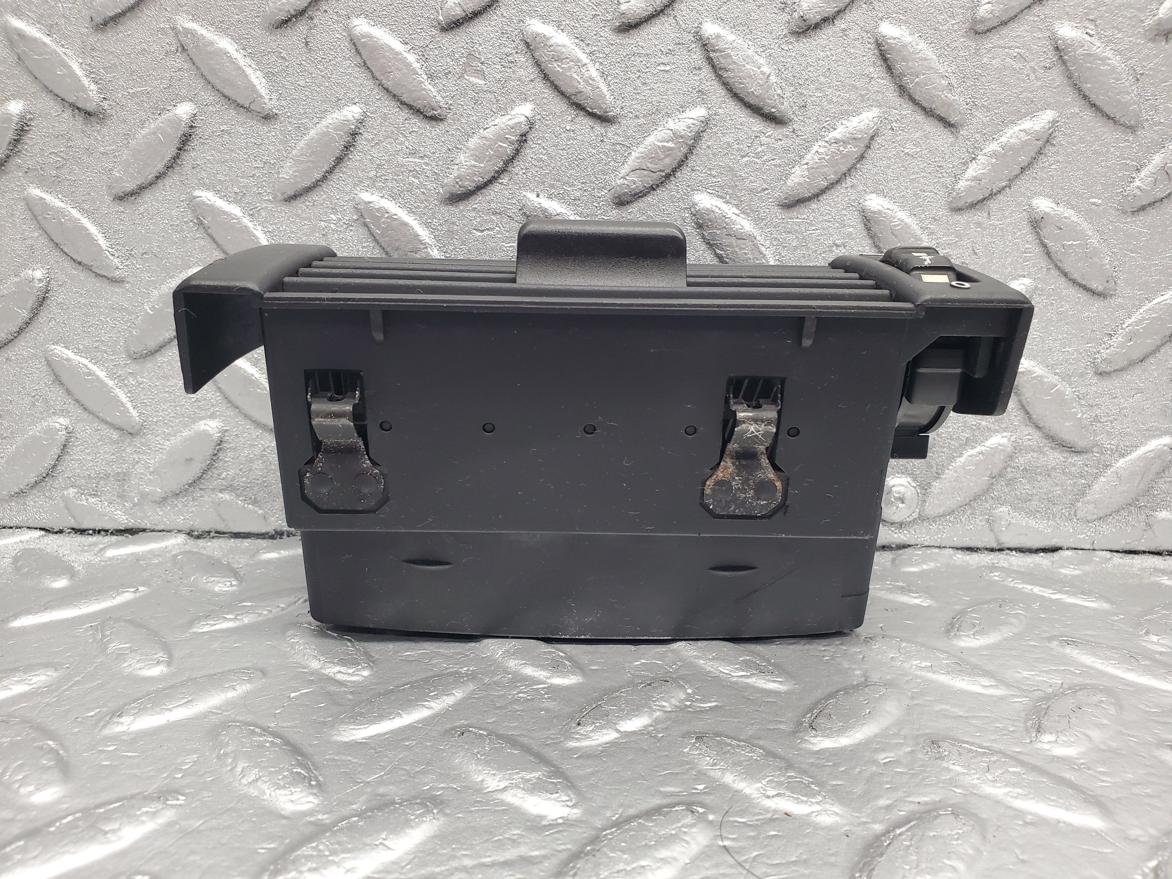 51067 Mercedes-Benz W124 Dashboard Air Vent Left Side
