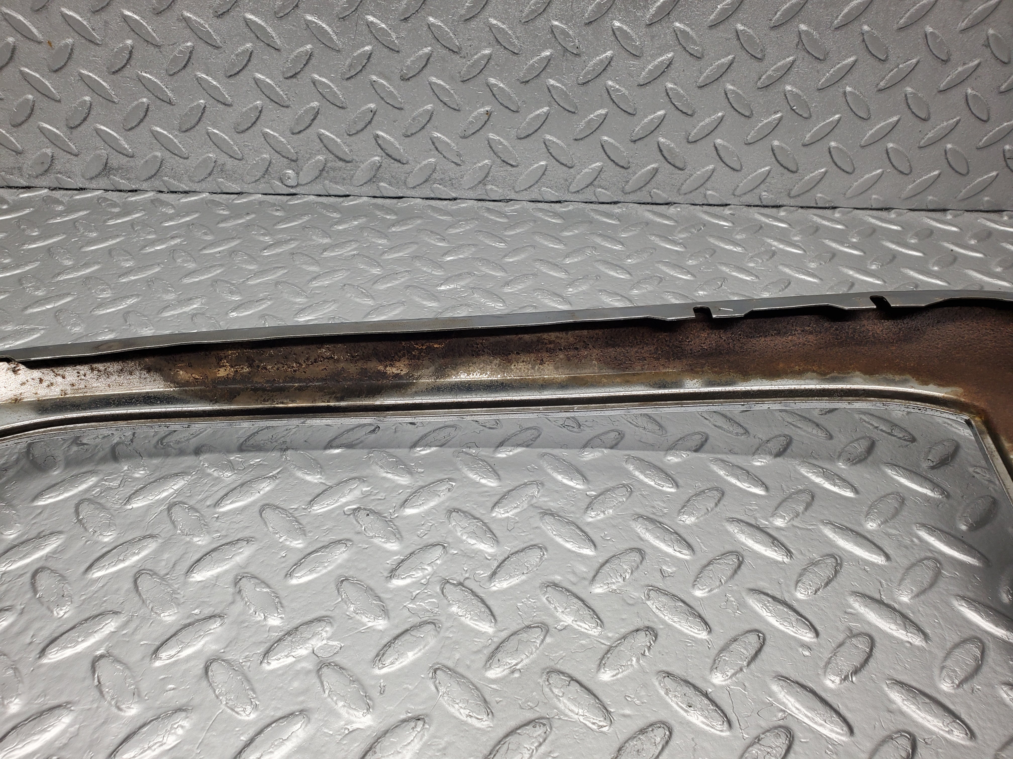 51462 Mercedes-Benz W108 Bonnet Grill Frame Chrome