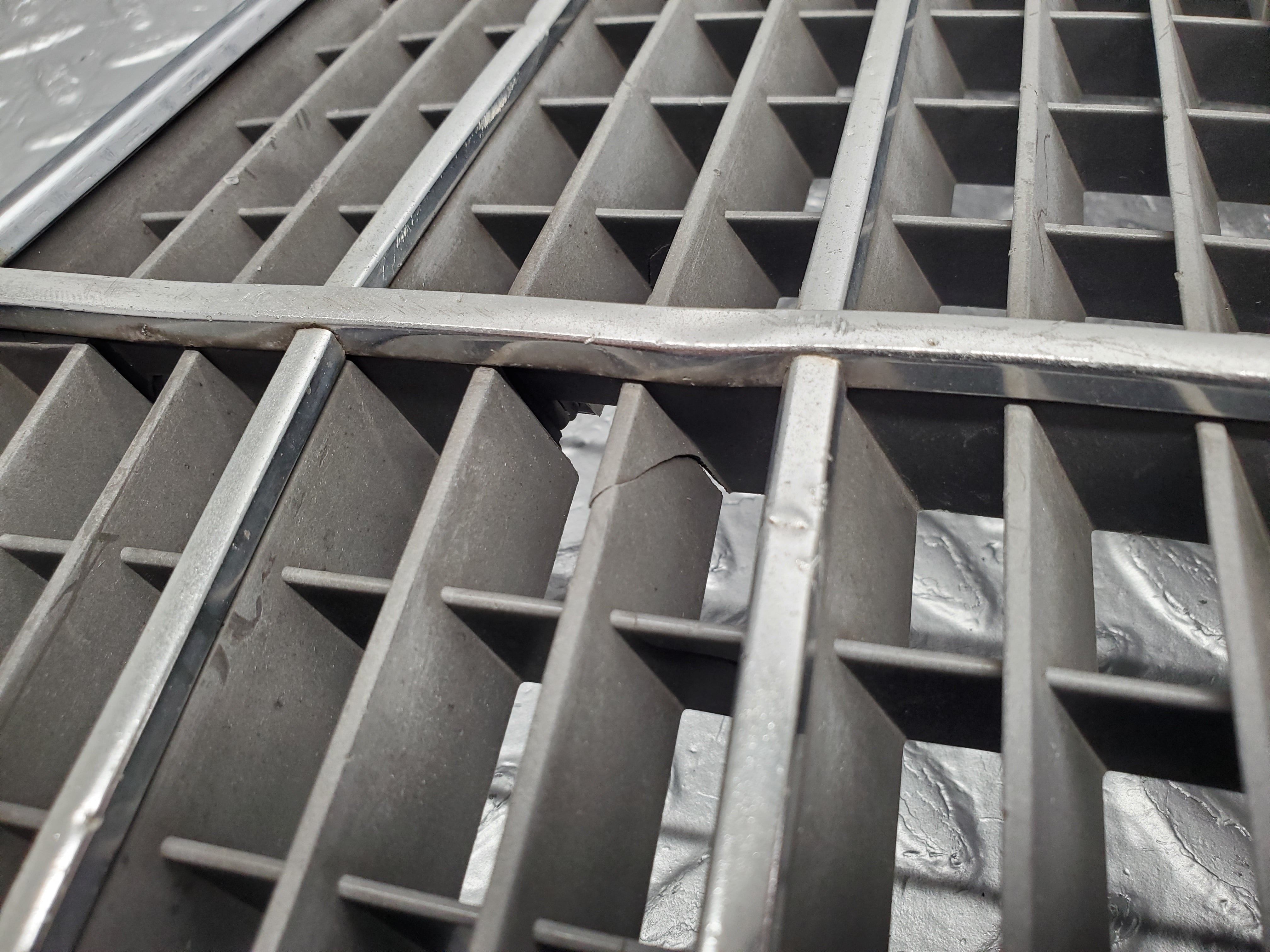 51855 Mercedes-Benz W124 Bonnet Grill Chrome 1248880323