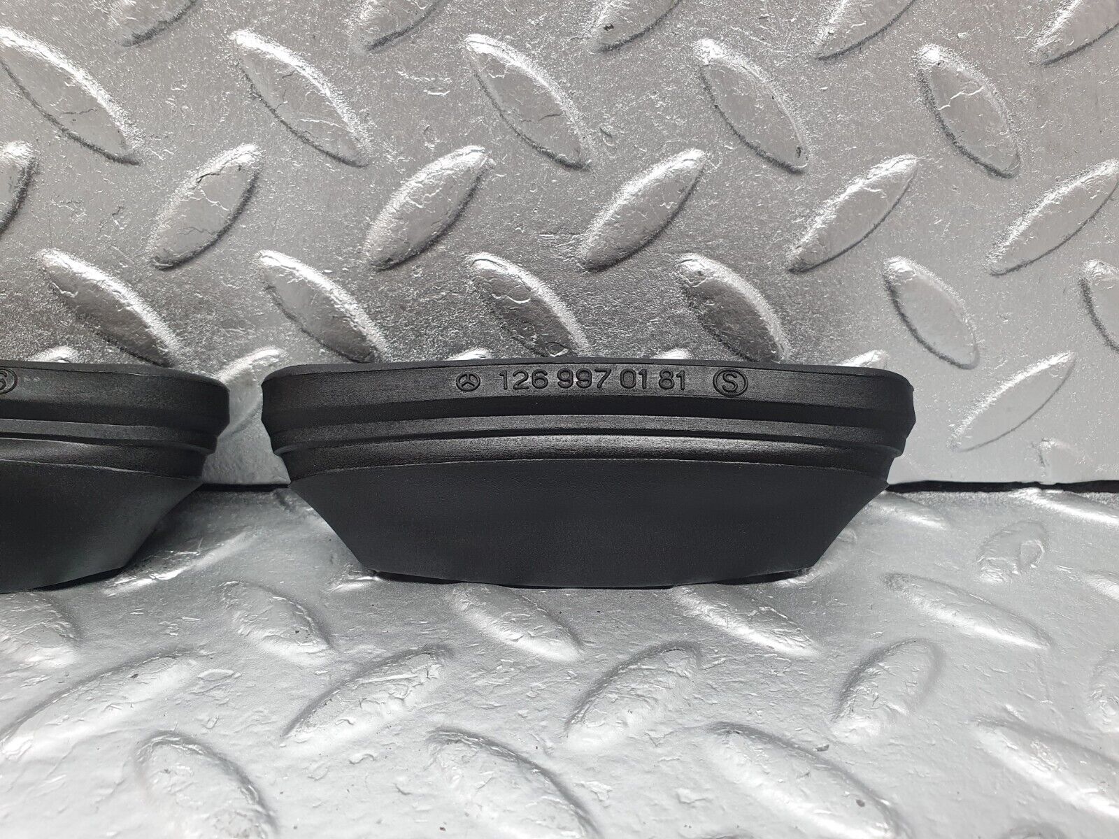 43532 Mercedes-Benz C126 380SEC Coupe Dashboard Centre Air Vent Rubber 2x 1269970181