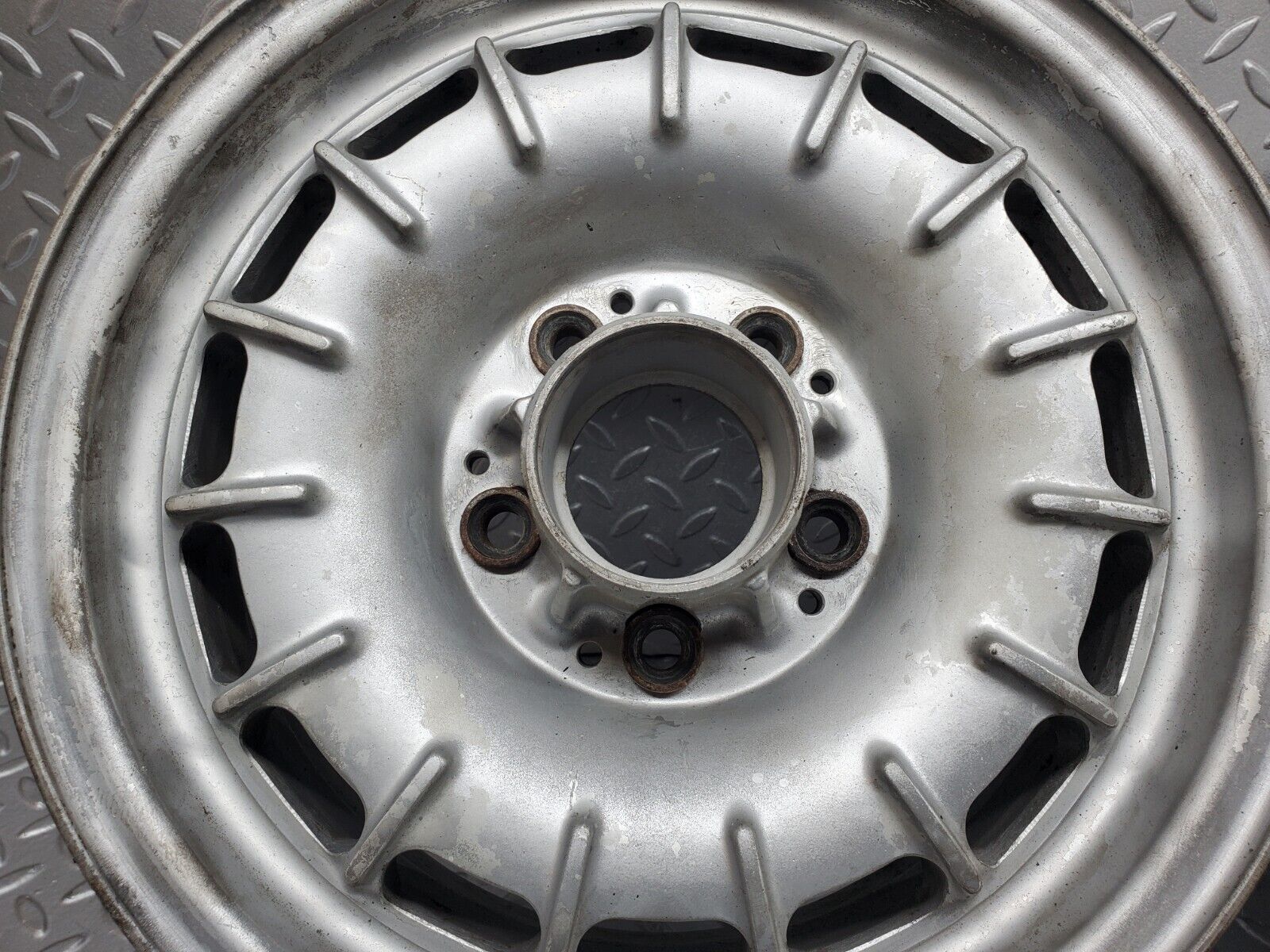 44556 Mercedes-Benz W123 Alloy Wheel Set Mexican Hat 6Jx14H2 ET30 1264001902