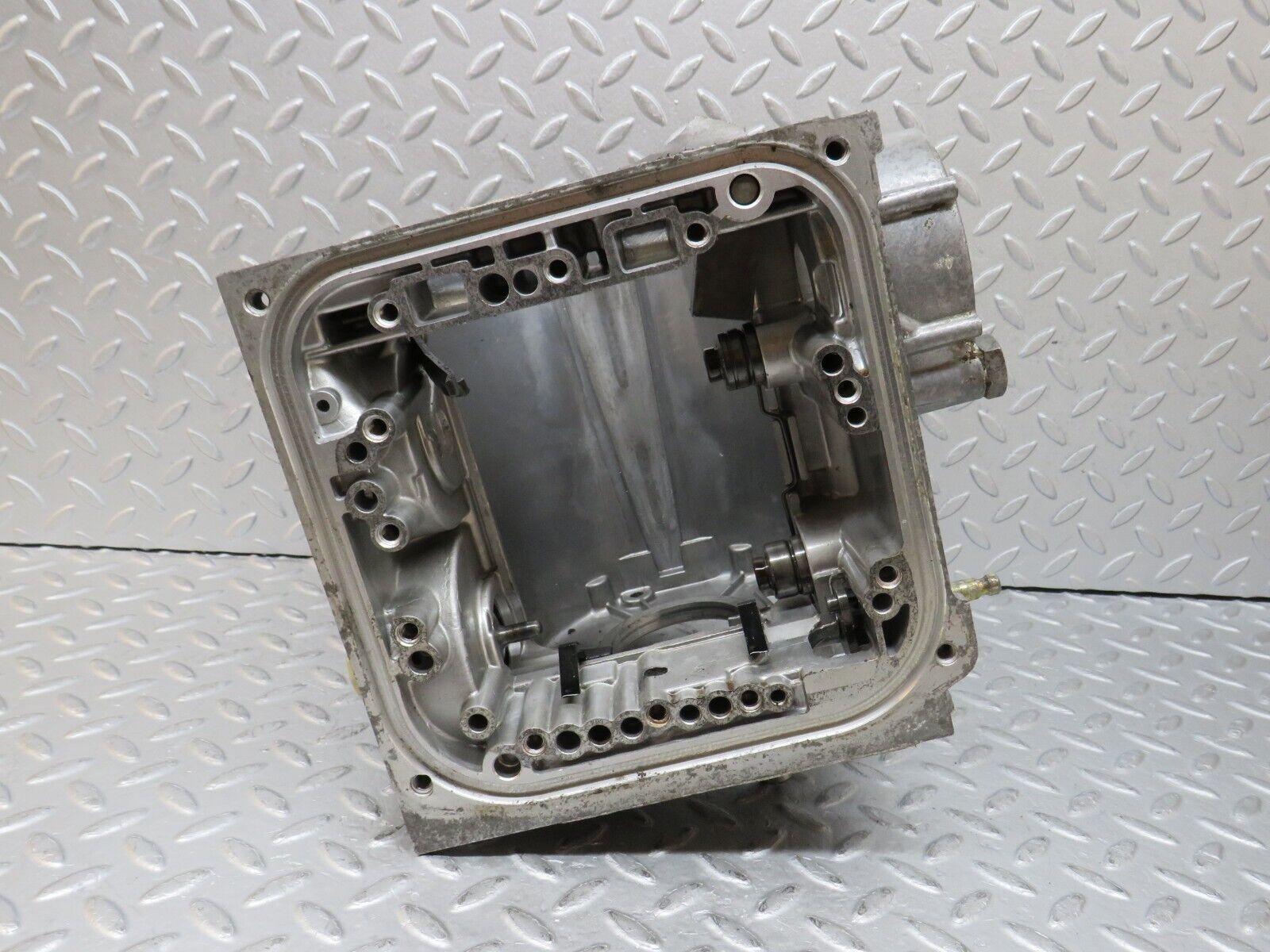 36427 Mercedes-Benz R107 450SL Automatic Gearbox Housing 1162710001 1162700201