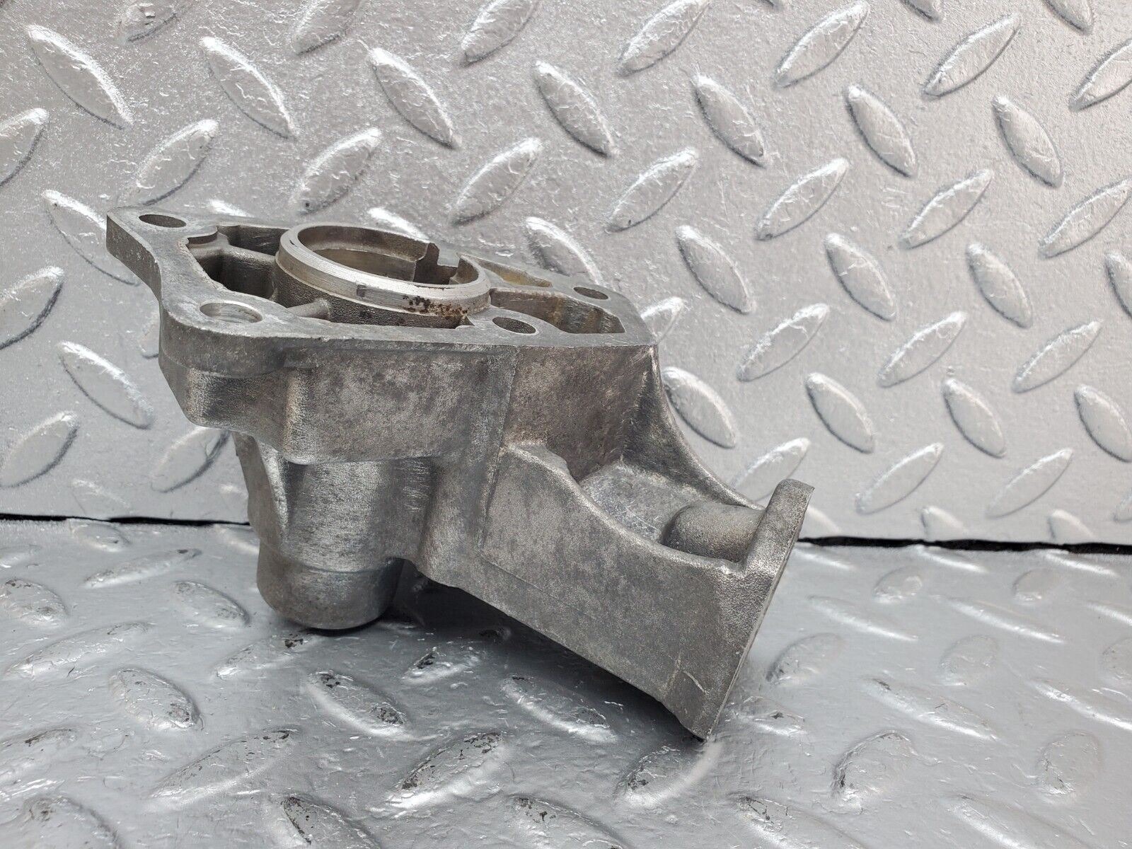 44399 Mercedes-Benz W123 280E Ignition Distributor Housing 1101580515