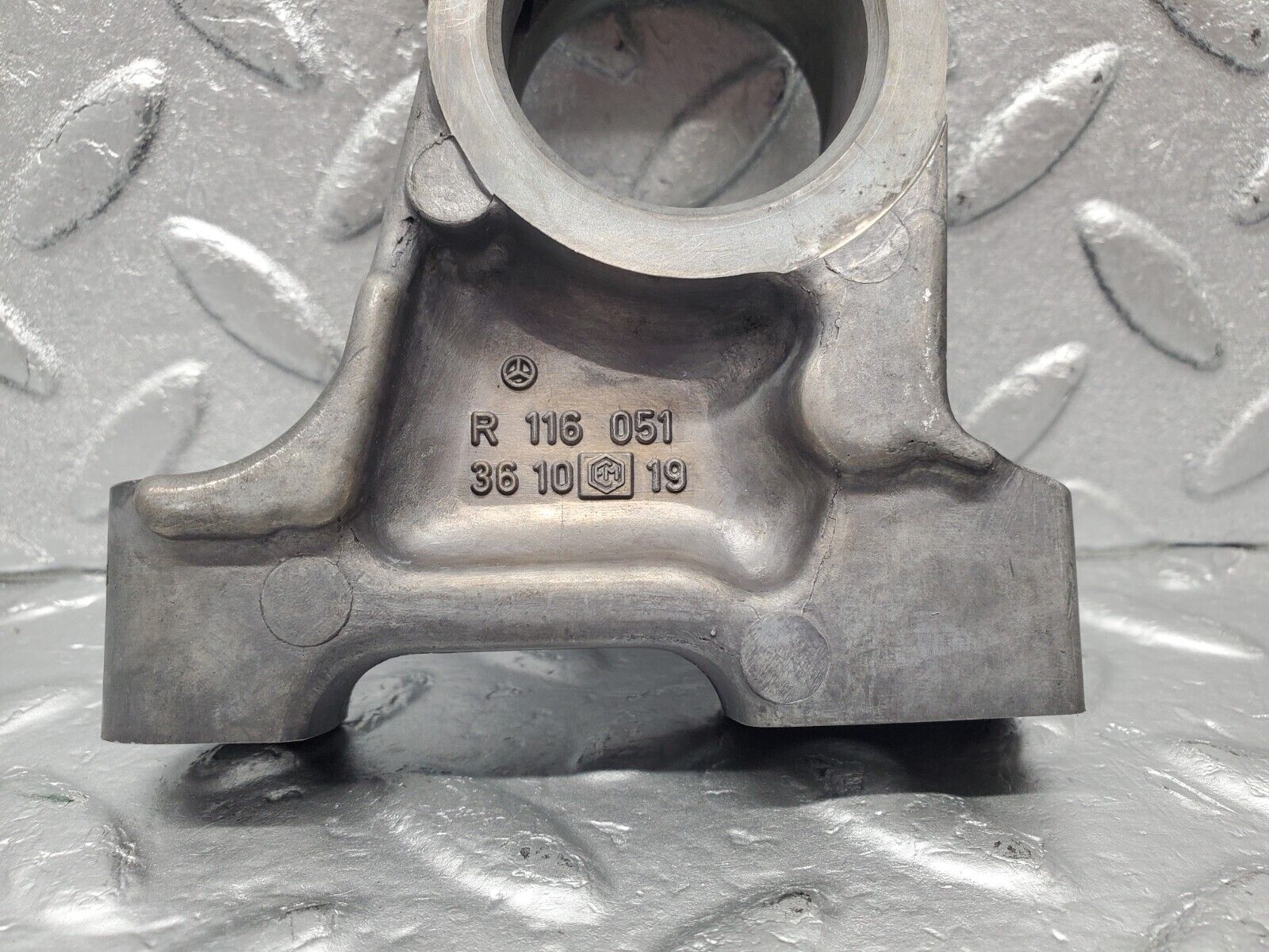 46259 Mercedes-Benz W126 420SE Camshaft Tower Bearing 1160513610