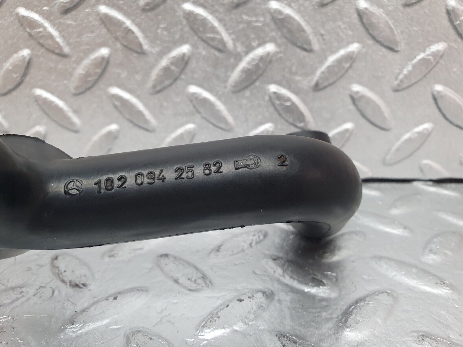 43999 Mercedes-Benz C123 230CE Coupe Air Intake Pipe 1020942582