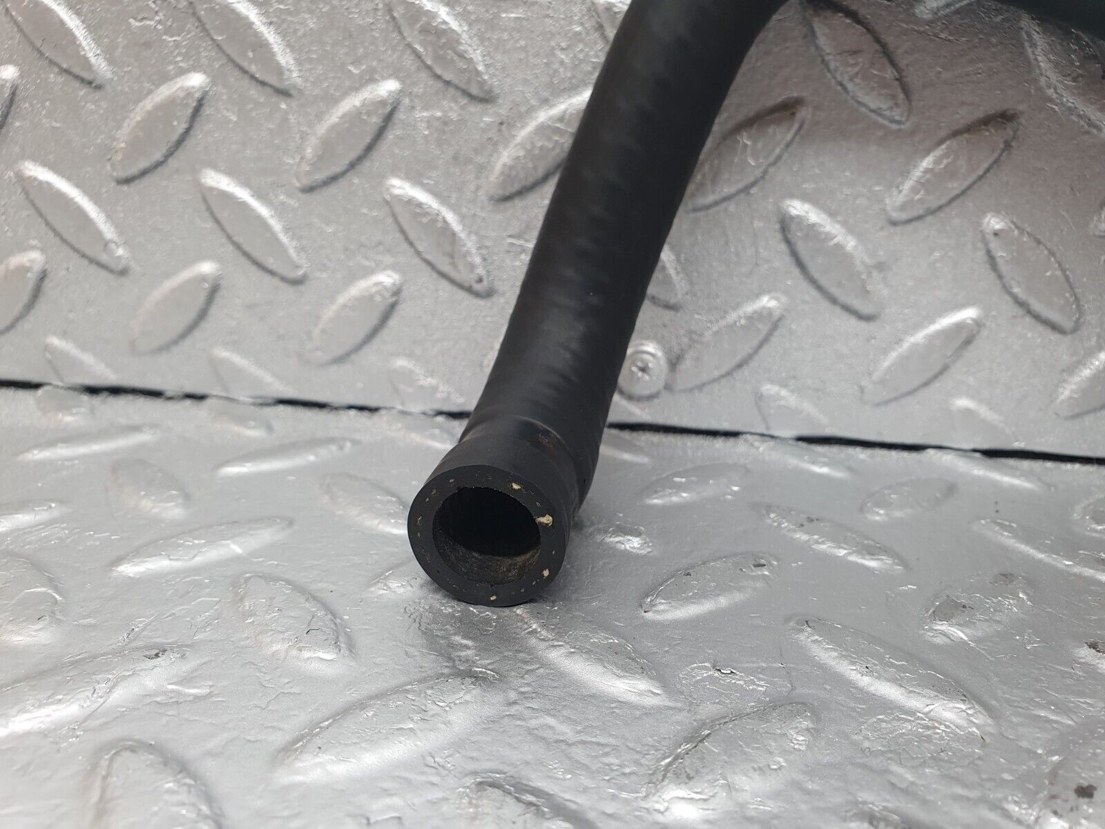 43957 Mercedes-Benz C123 230CE Coupe Heater Radiator Hose Pipe 1238320194