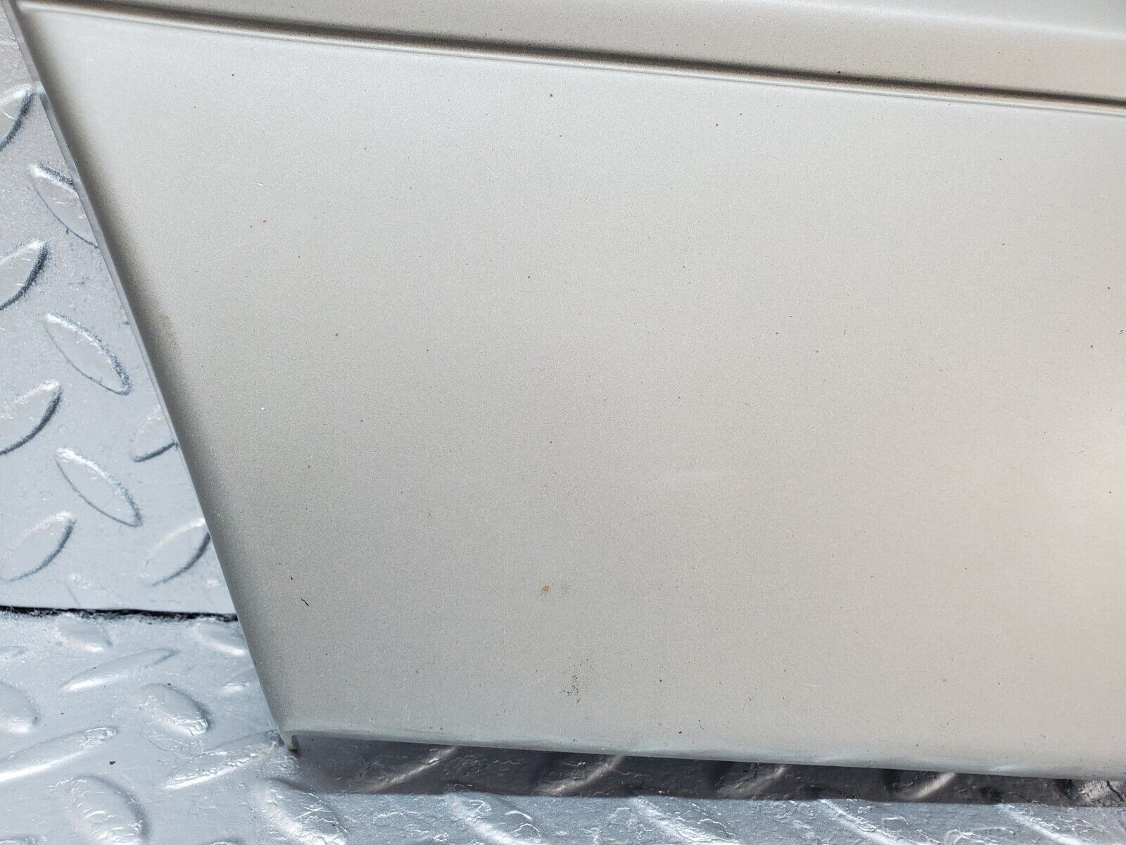 45703 Mercedes-Benz W126 420SE Front Left Fender Wing Moulding Trim 1266903540