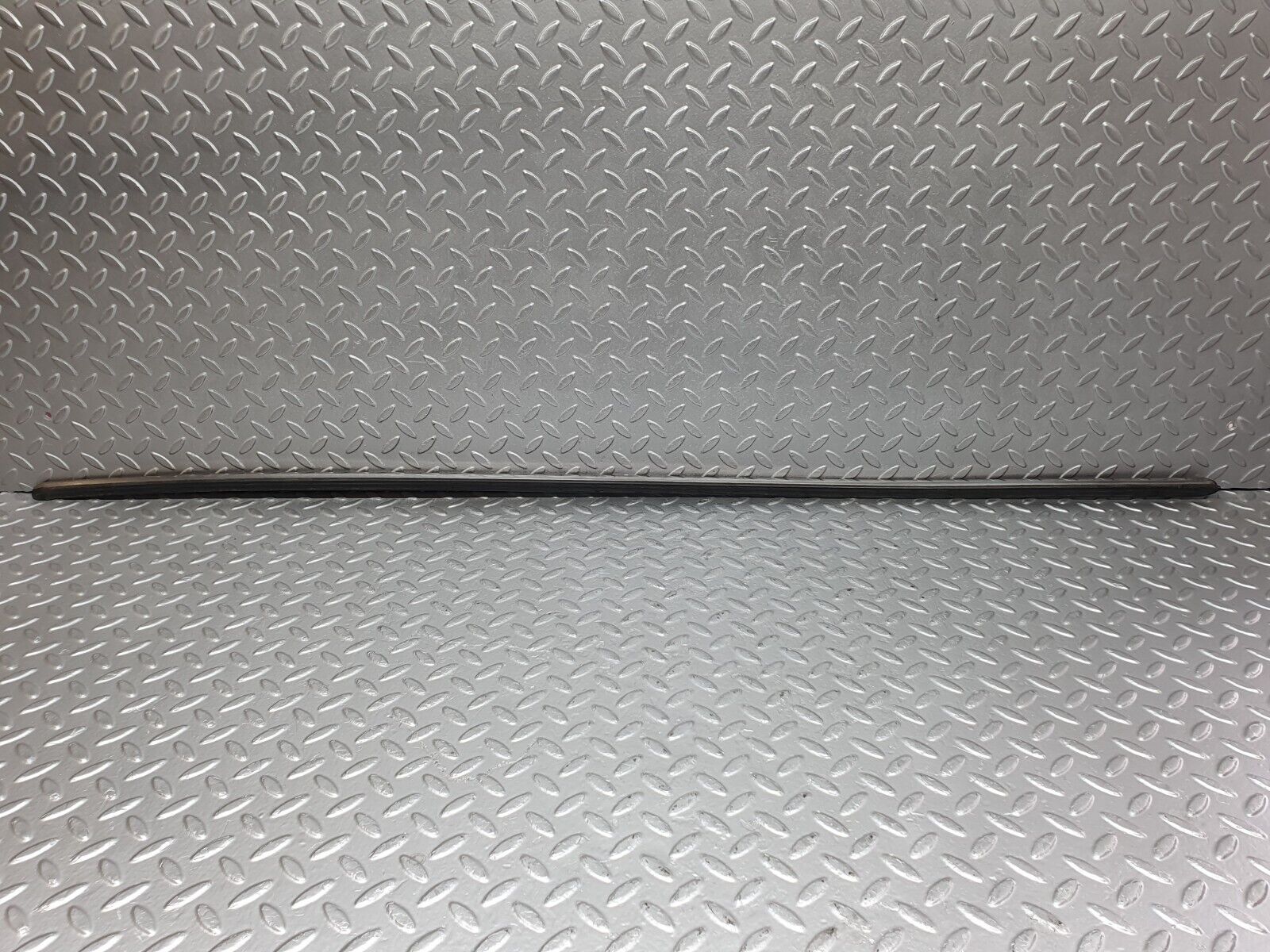 43460 Mercedes-Benz W108 280SE Front Left Fender Wing Centre Moulding Trim