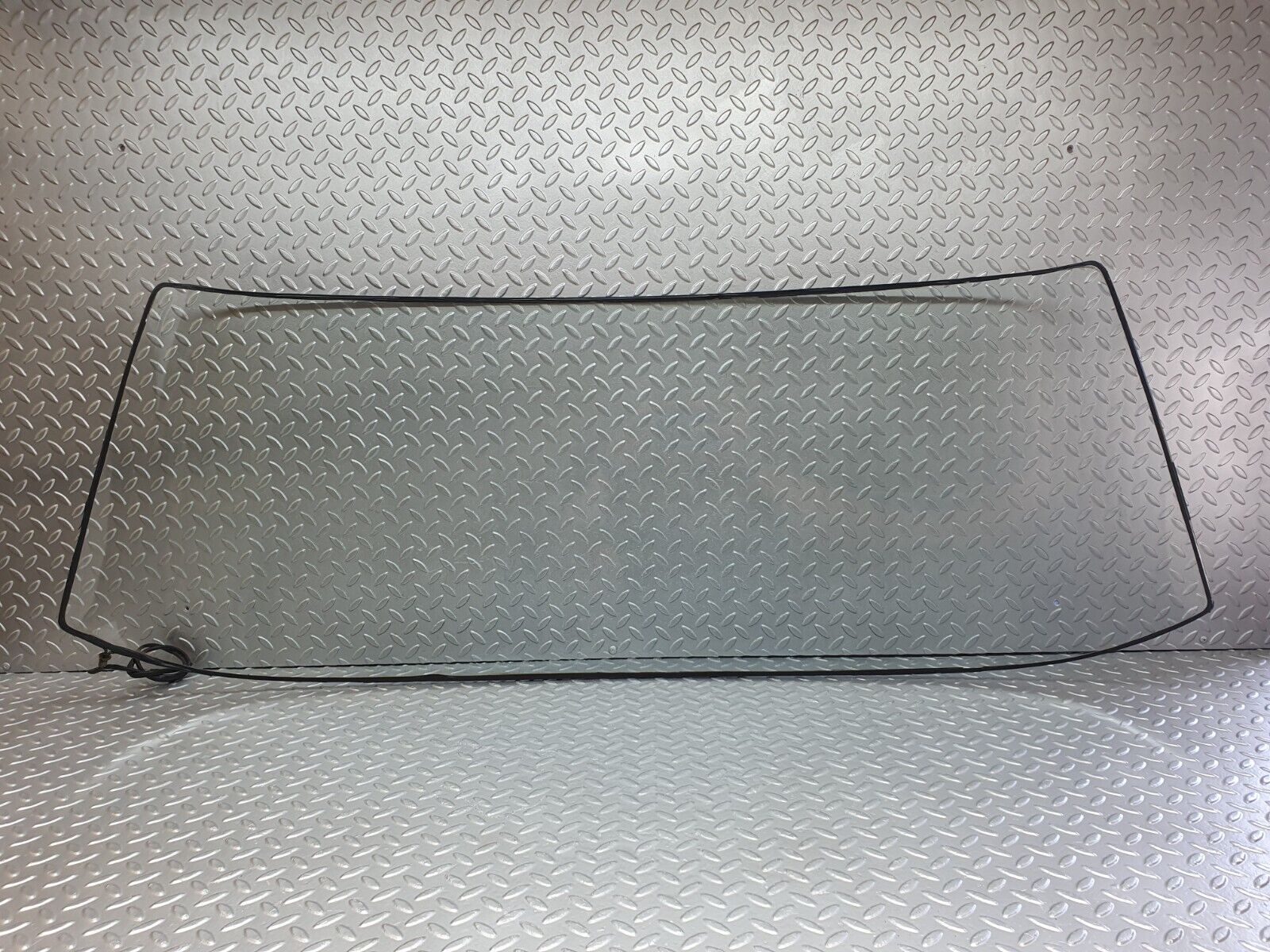 43217 Mercedes-Benz W108 280SE Rear Heated Windscreen