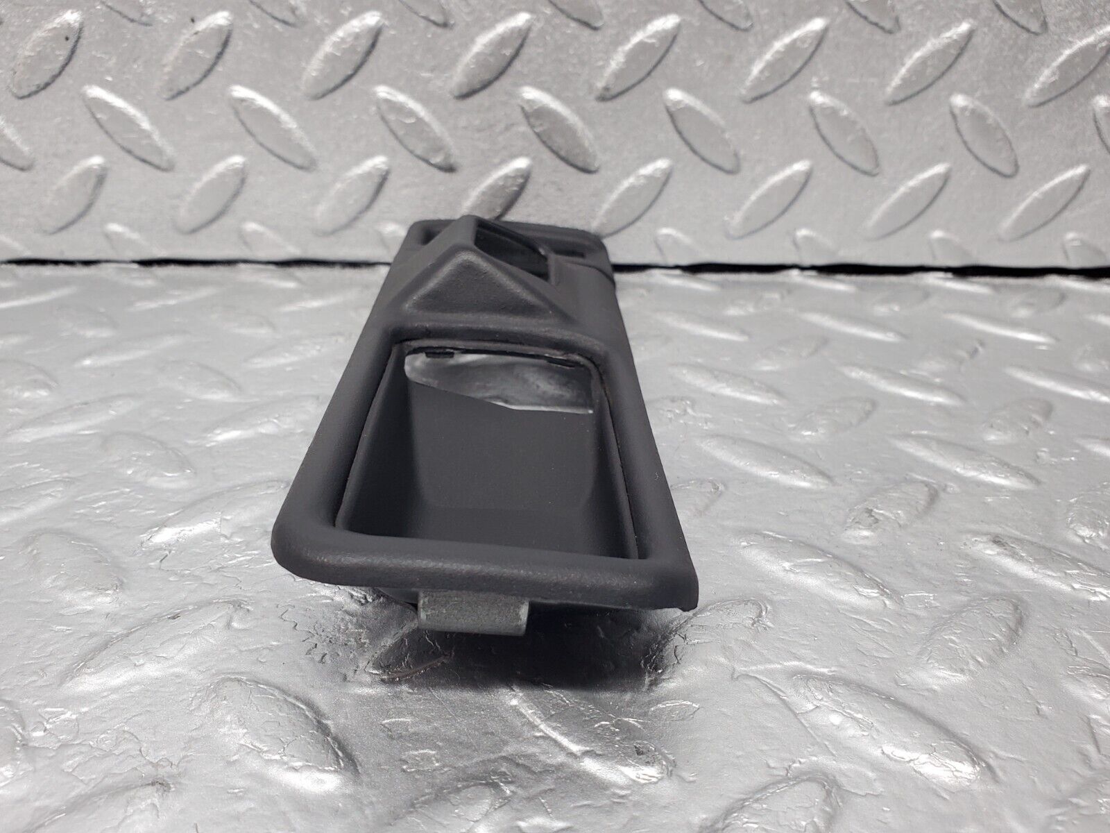 45895 Mercedes-Benz W126 420SE Rear Interior Door Handle Frame Right 1267660211 1267660491