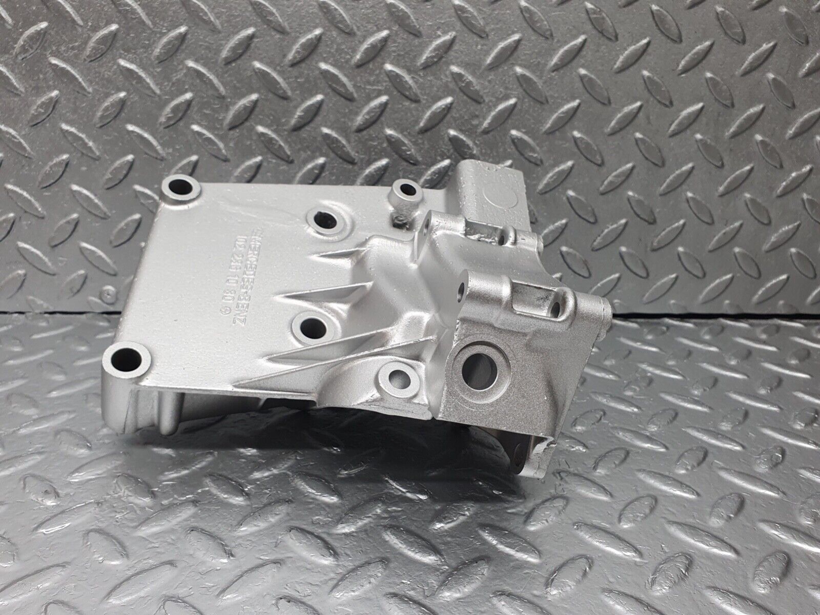 42985 Mercedes-Benz W201 190 Power Steering Pump Bracket 1022361030