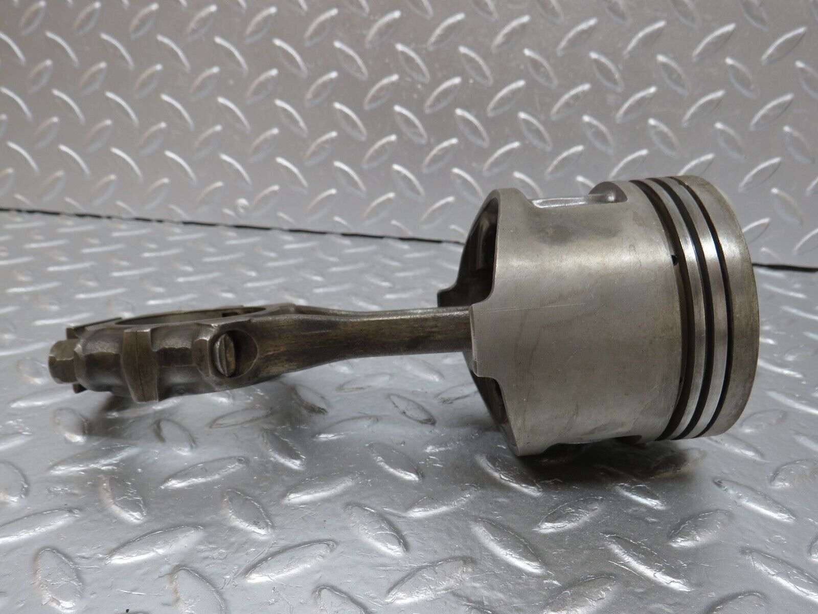 33036 Mercedes-Benz C107 R107 350 V8 Piston With Connecting Rod 92mm 11607