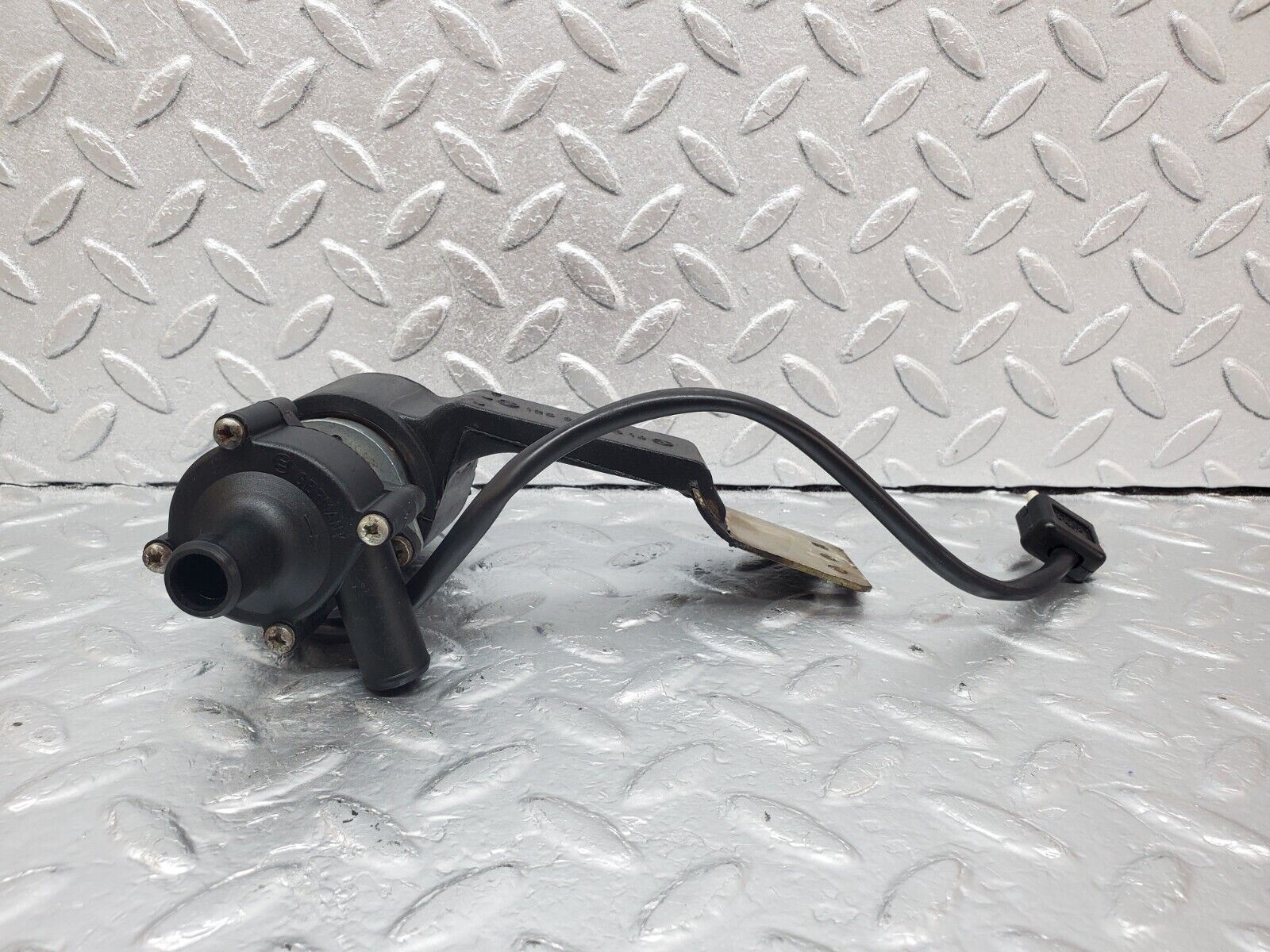 45776 Mercedes-Benz W126 420SE Auxiliary Heating Water Pump 1268301814