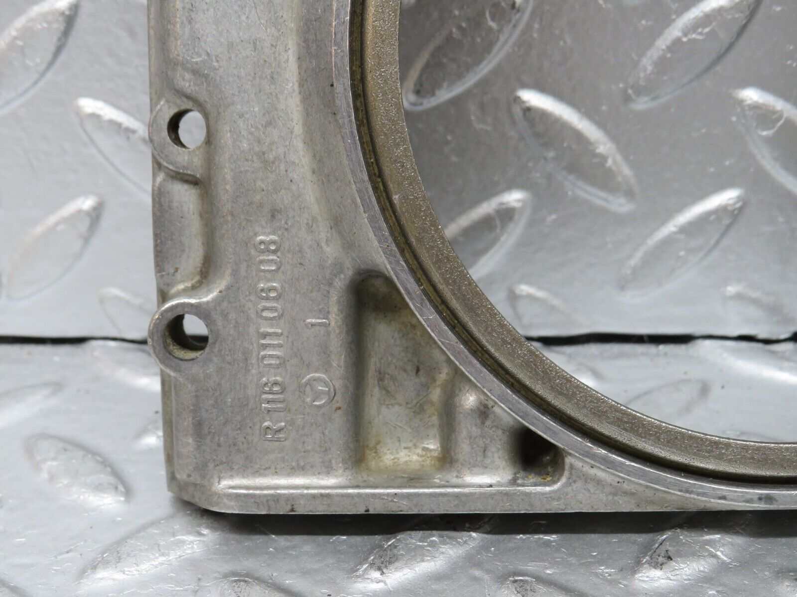 32760 Mercedes-Benz C107 R107 350 V8 Crankshaft Rear Sealing Cover 1160110608