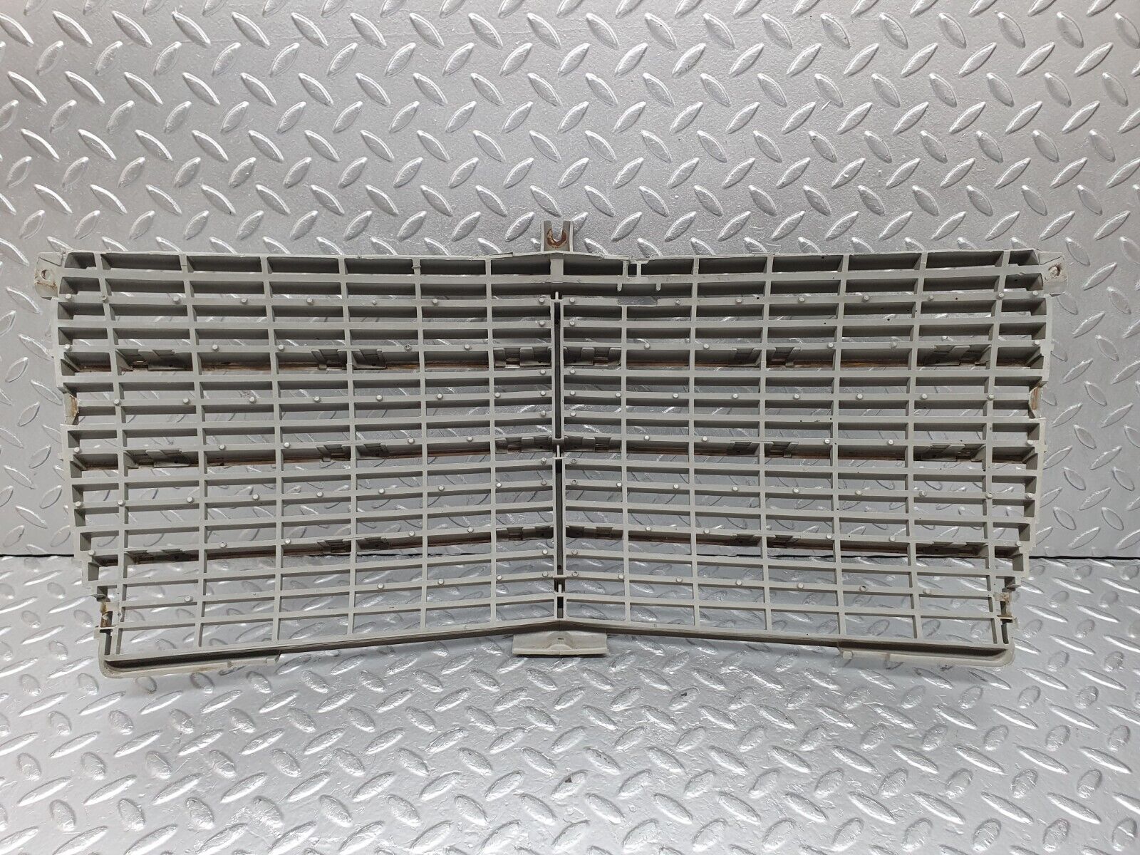 44103 Mercedes-Benz C123 230CE Coupe Bonnet Grill