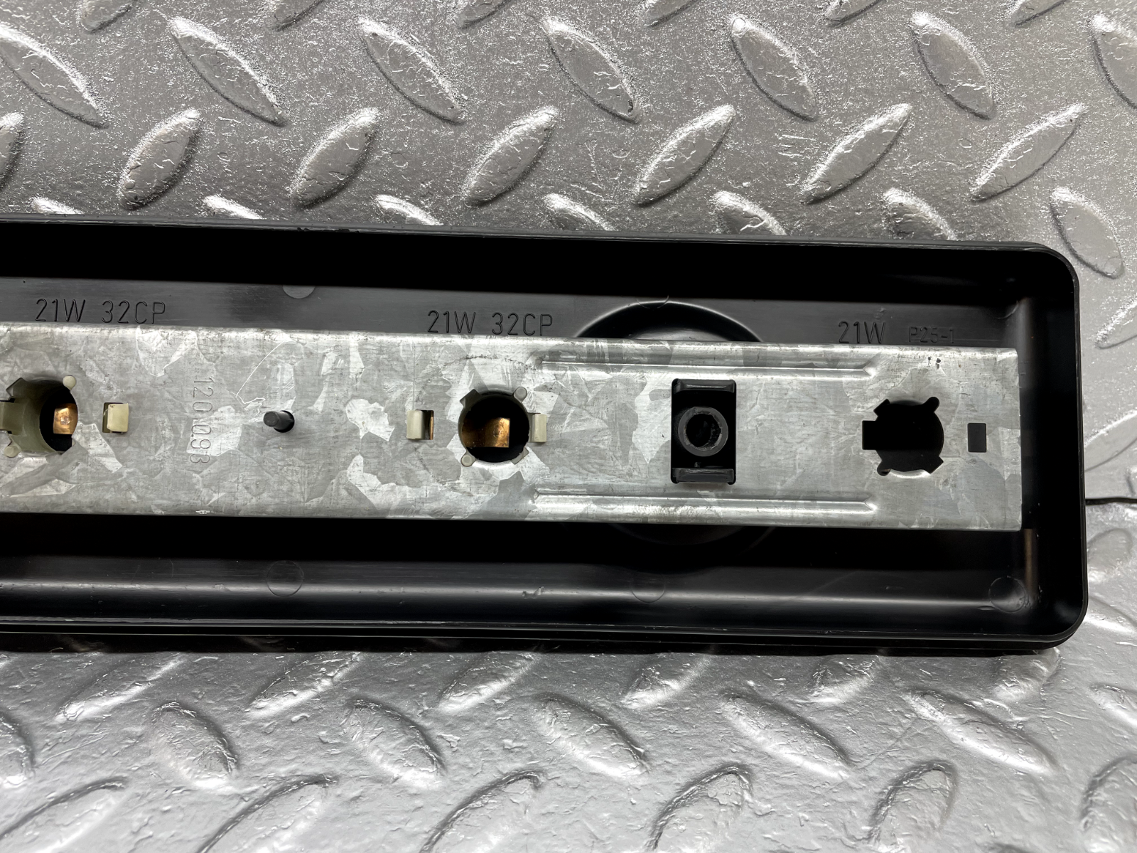 44277 Mercedes-Benz W123 280E Tail Light Bulb Holder Left Side 22064L