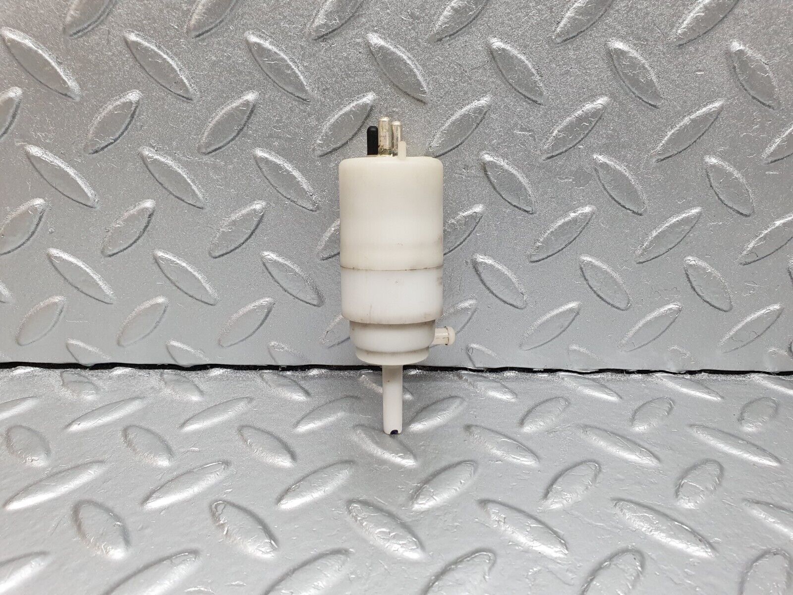 41652 Mercedes-Benz W124 200E Windscreen Washer Pump Hella 1248690221