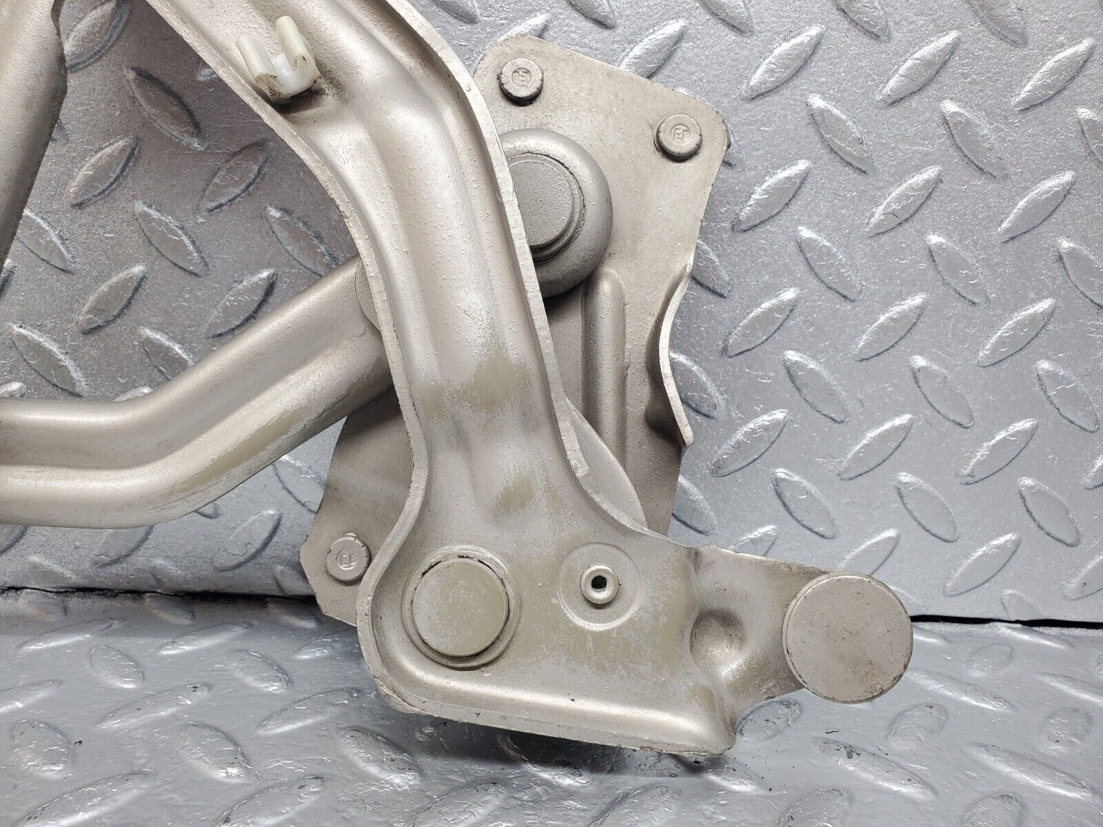 45797 Mercedes-Benz W126 420SE Bonnet Hinge Left Side