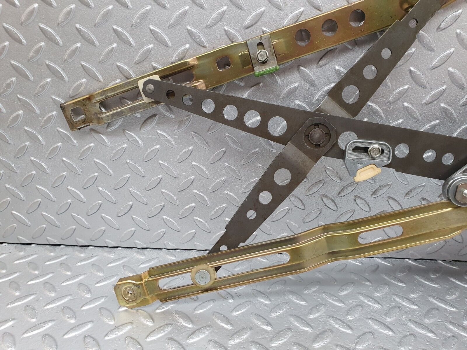 43746 Mercedes-Benz C126 380SEC Coupe Rear Right Power Window Regulator